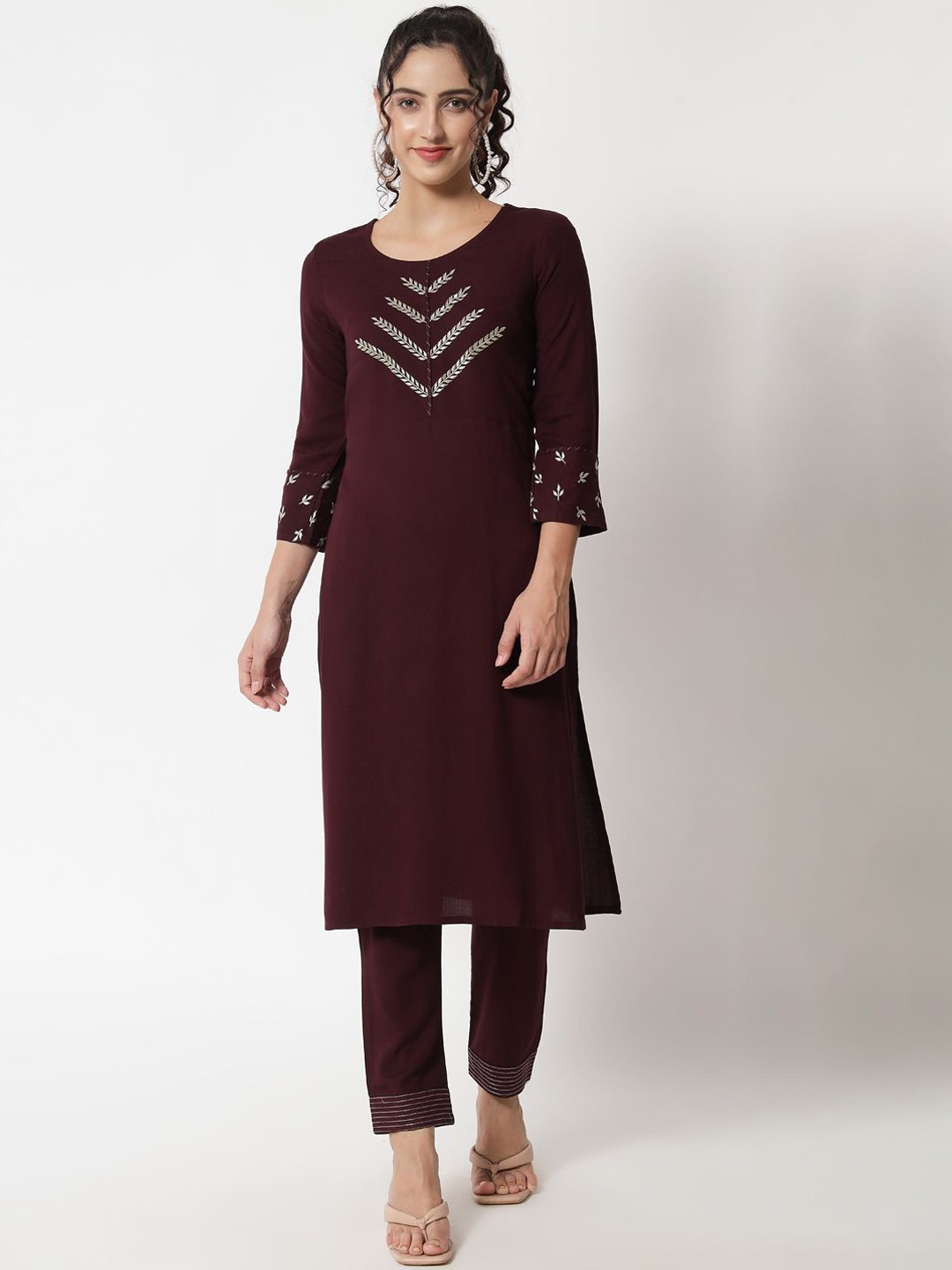 

G4Girl Women Floral Embroidered Regular Kurta with Trousers, Maroon