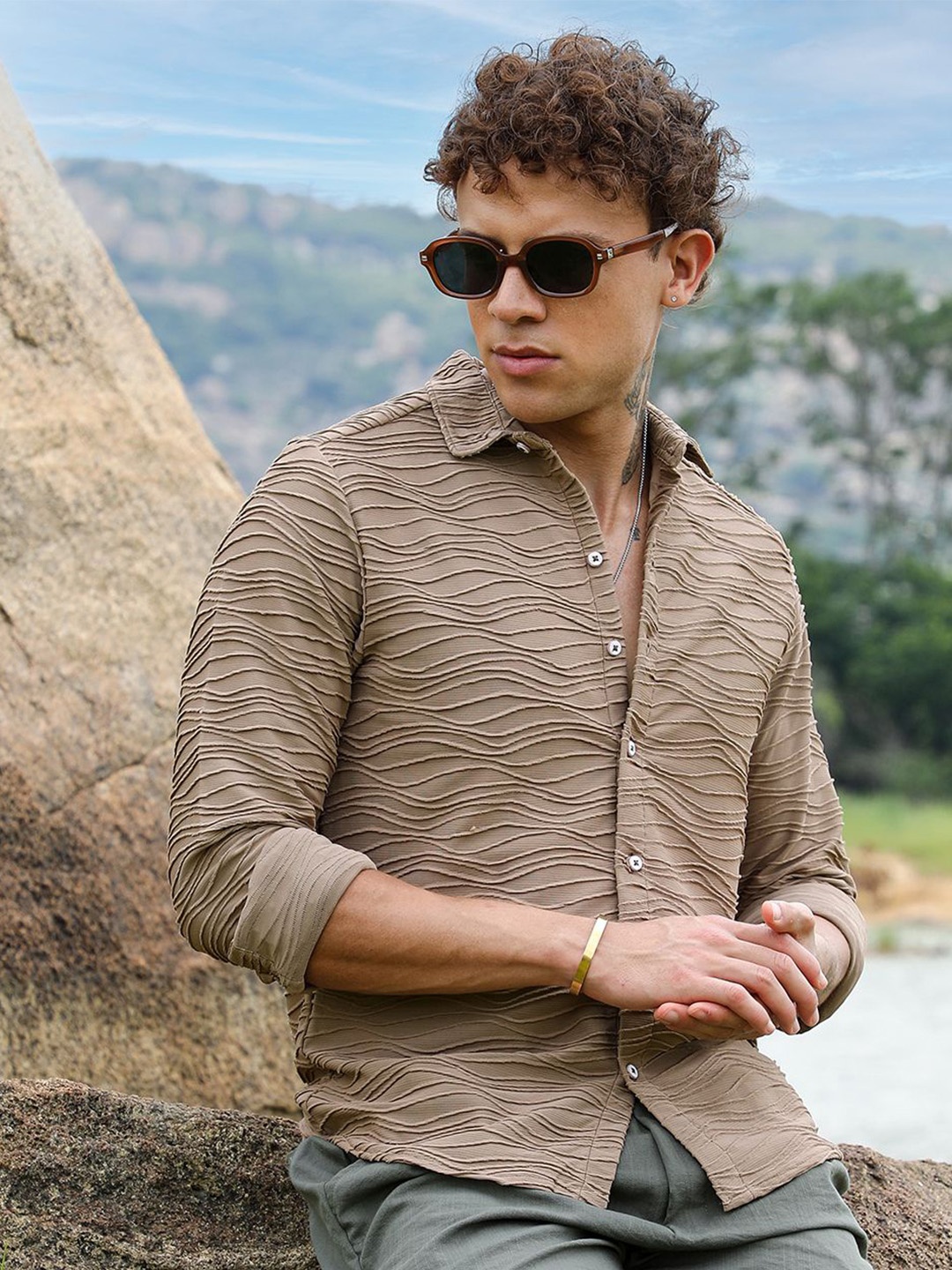 

Campus Sutra Men Comfort Horizontal Stripes Opaque Striped Casual Shirt, Brown
