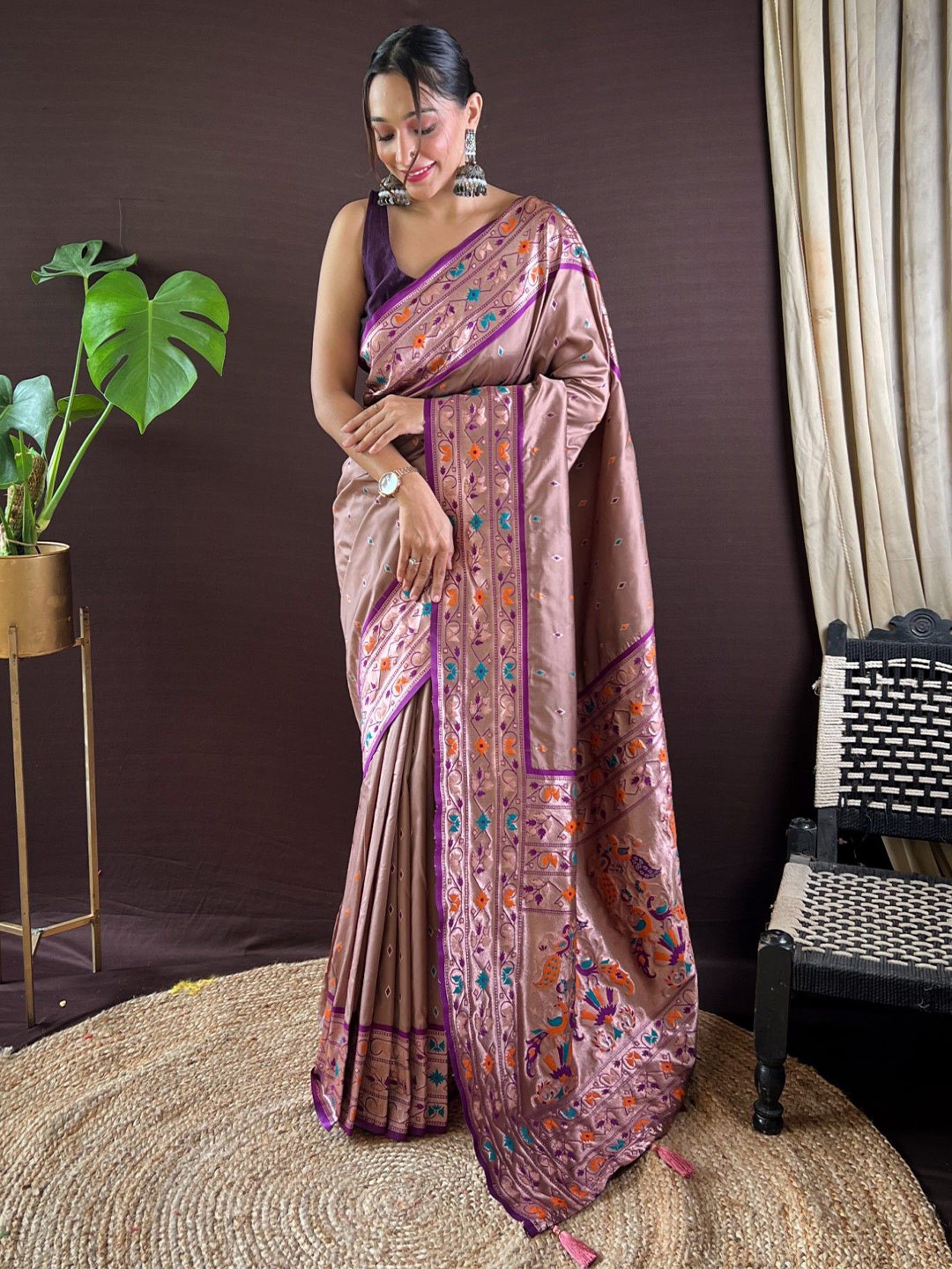 

Mitera Woven Design Zari Silk Blend Paithani Saree, Burgundy