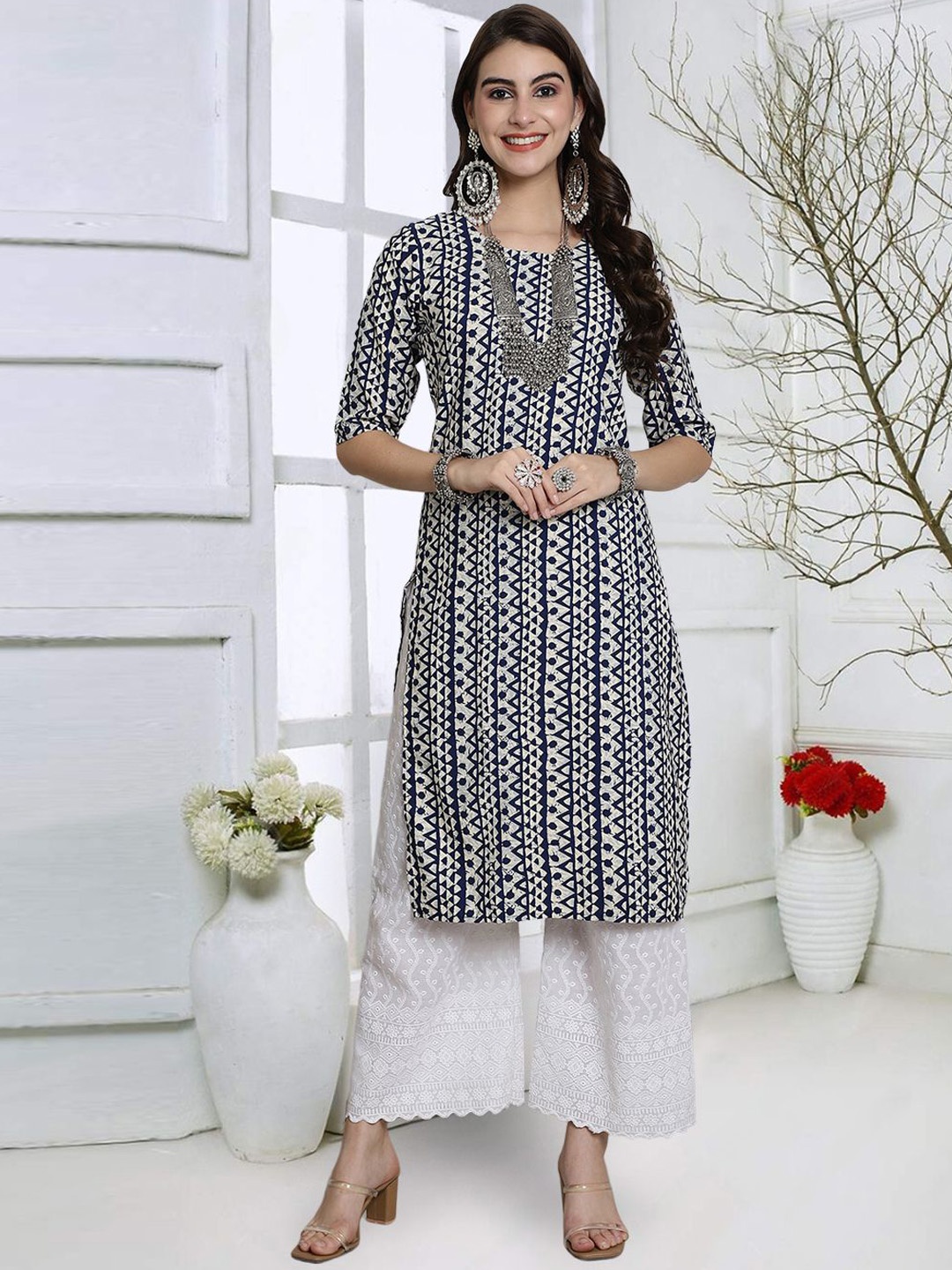 

7Threads Women Geometric Printed Keyhole Neck Sequinned Floral Crepe Kurta, Multi