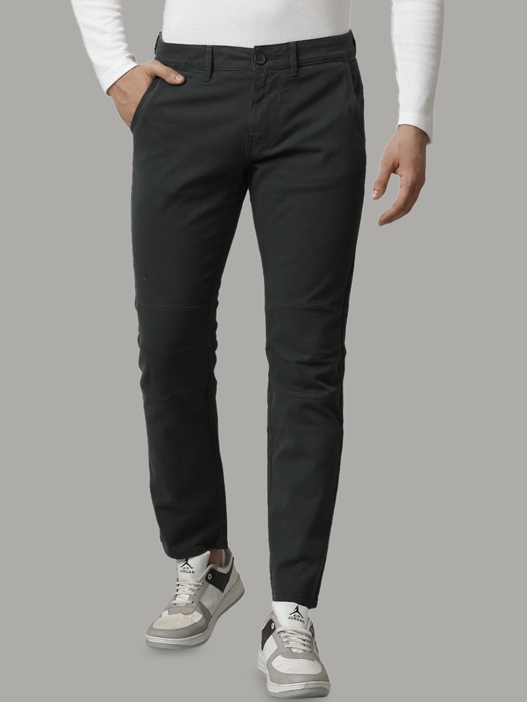 

Voi Jeans Men Chinos Trousers, Green