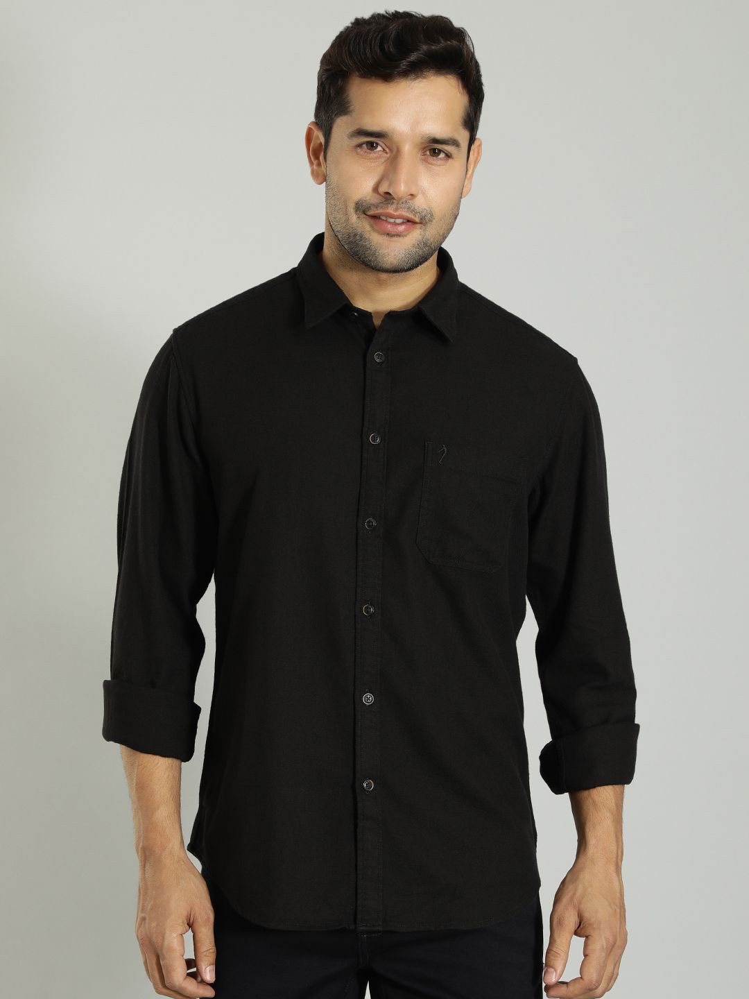 

Indian Terrain Men India Slim Spread Collar Solid Cotton Slim Fit Casual Shirt, Black