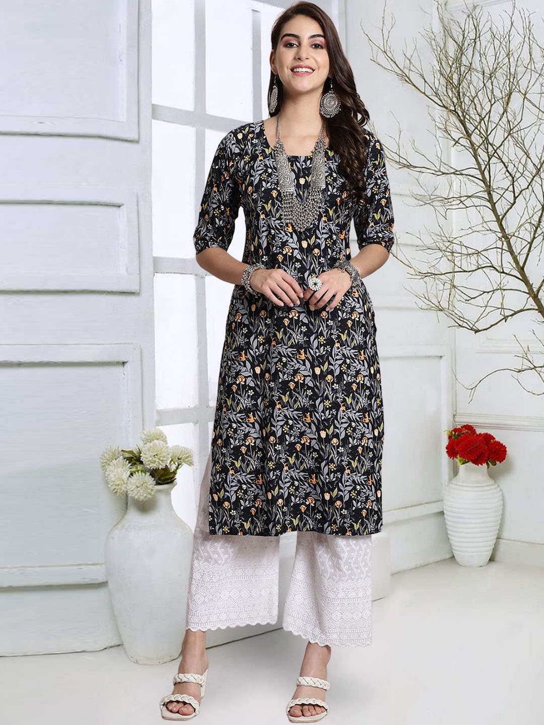 

7Threads Women Geometric Printed Keyhole Neck Sequinned Floral Crepe Kurta, Multi