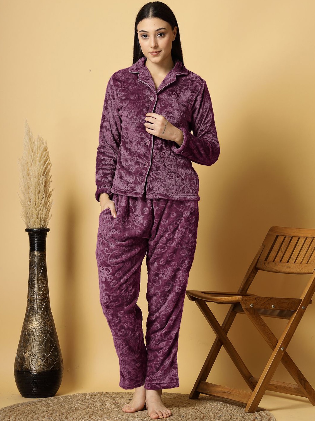 

FABINALIV Floral Embossed Lapel Collar Winter Night Suit, Burgundy