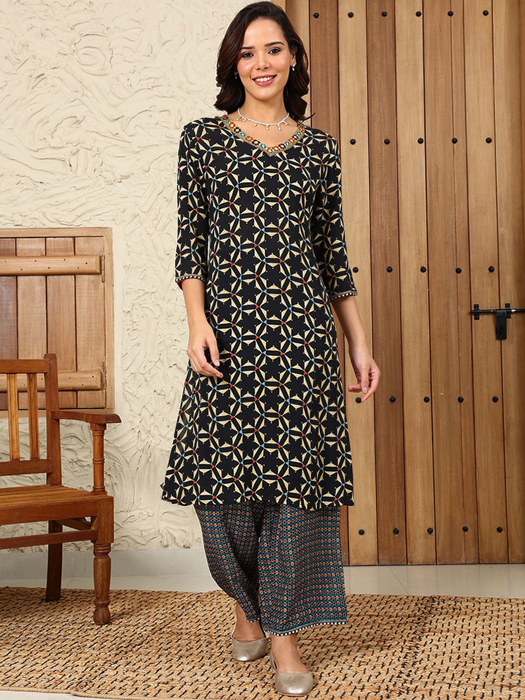 

W Women Ethnic Motifs Flared Sleeves Thread Work Kurta, Black