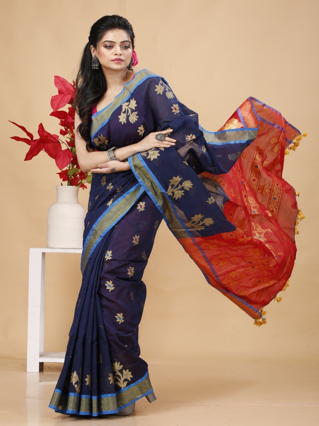 

Bong ButiQ Woven Design Taant Saree, Blue