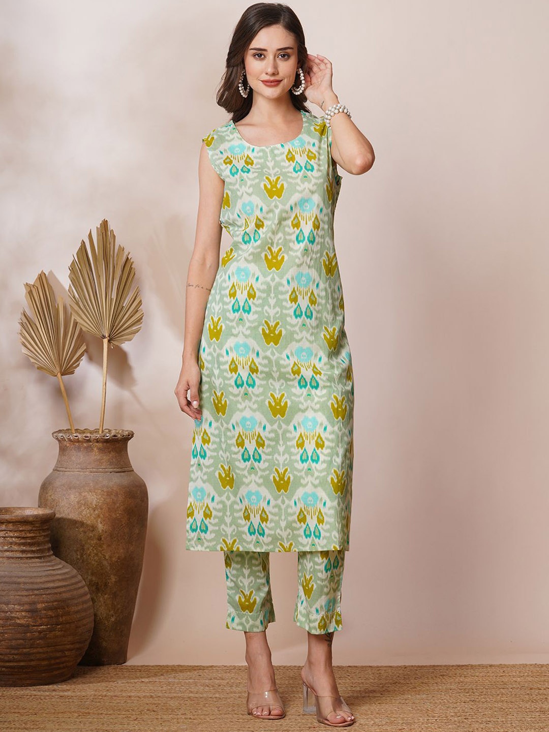 

FASHOR Floral Printed Kurta & Trousers, Green