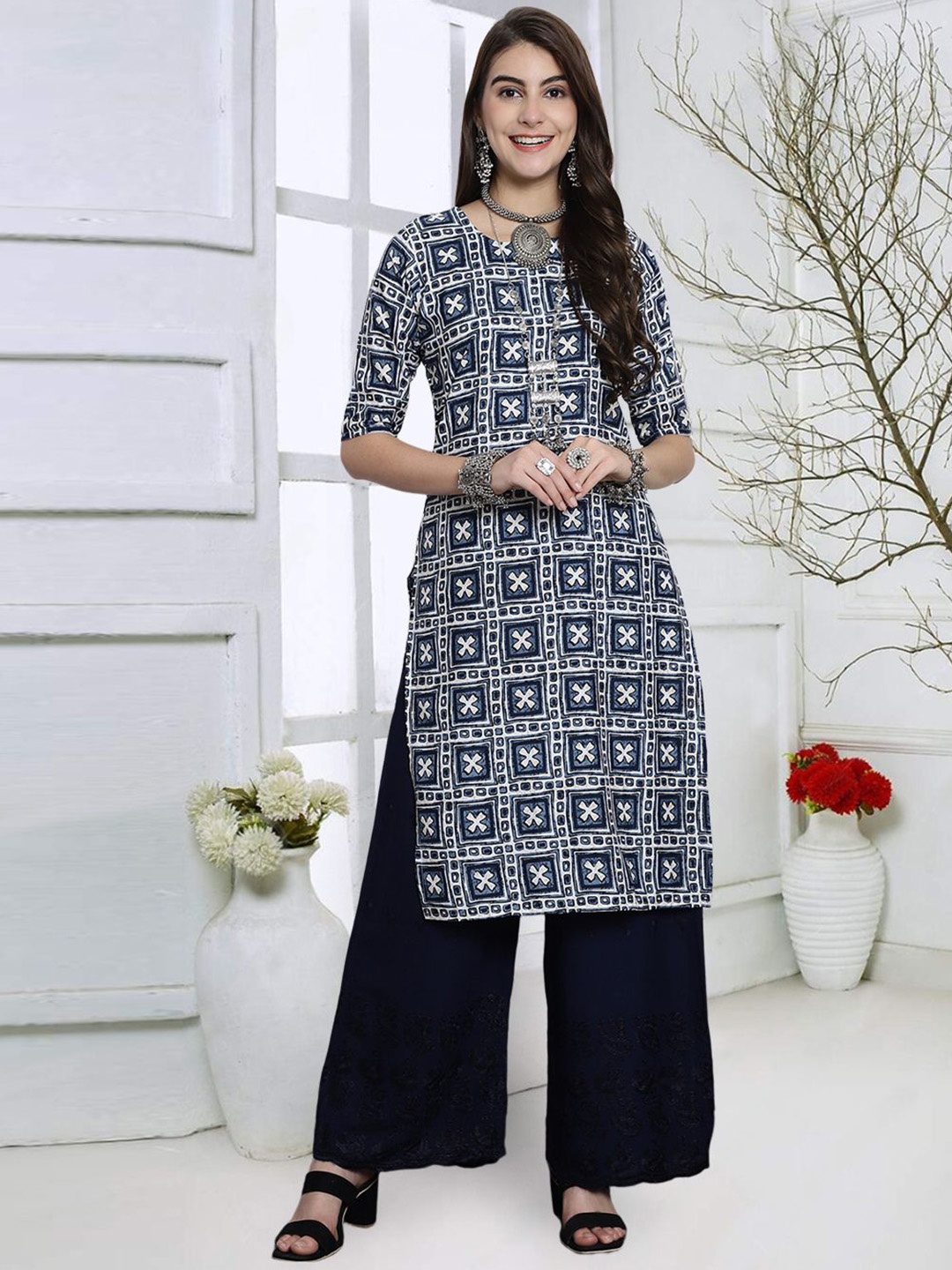 

7Threads Women Geometric Keyhole Neck Sequinned Floral Crepe Kurta, Multi
