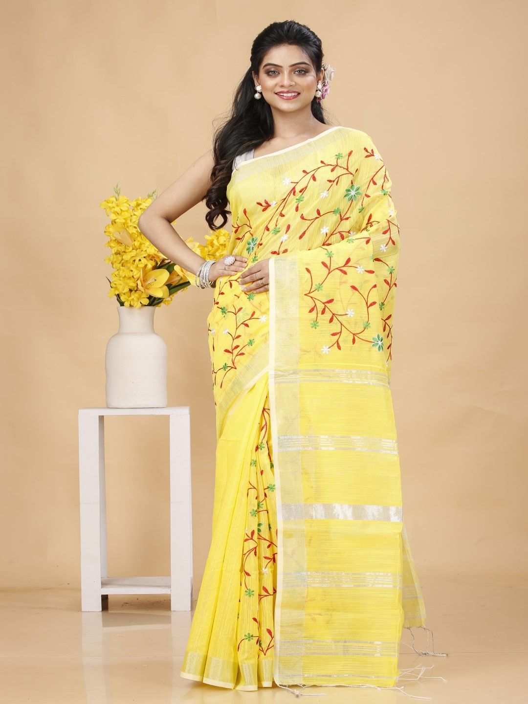 

Bong ButiQ Floral Taant Viscose Rayon Saree, Yellow