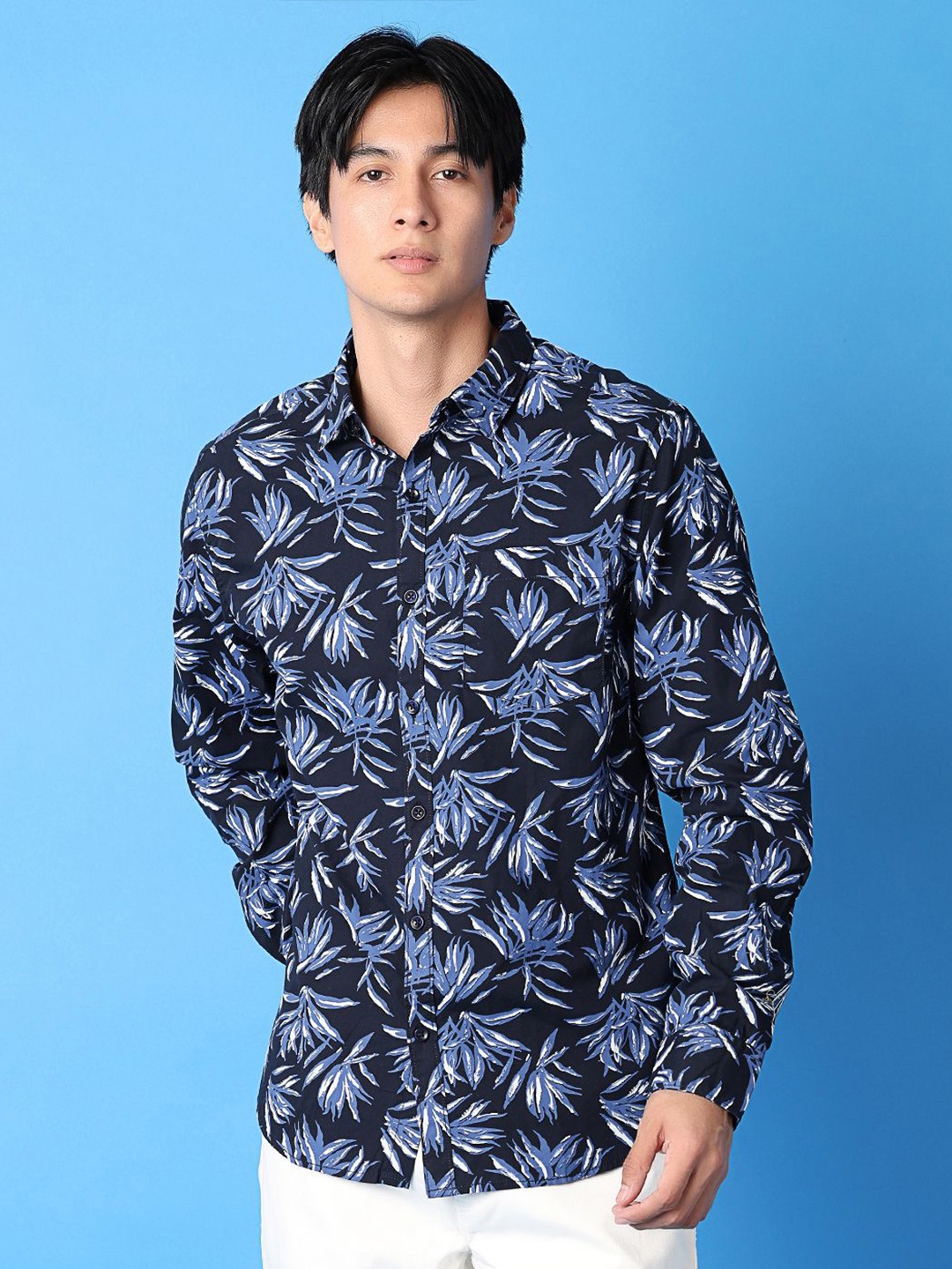 

V-Mart Men Classic Slim Fit Floral Opaque Printed Casual Shirt, Blue