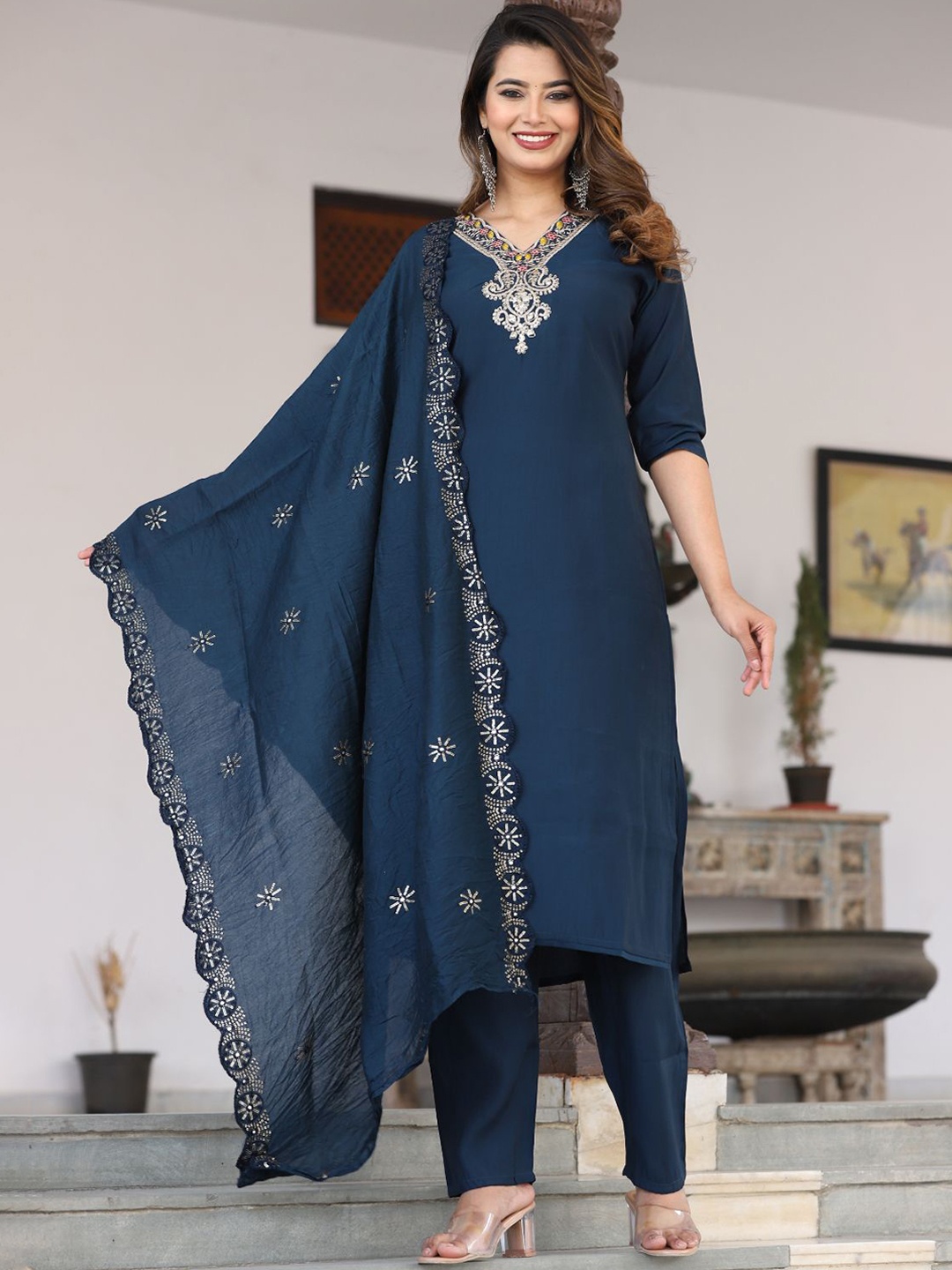 

G4Girl Women Floral Embroidered Regular Thread Work Pure Silk Kurta with Trousers & With Dupatta, Blue