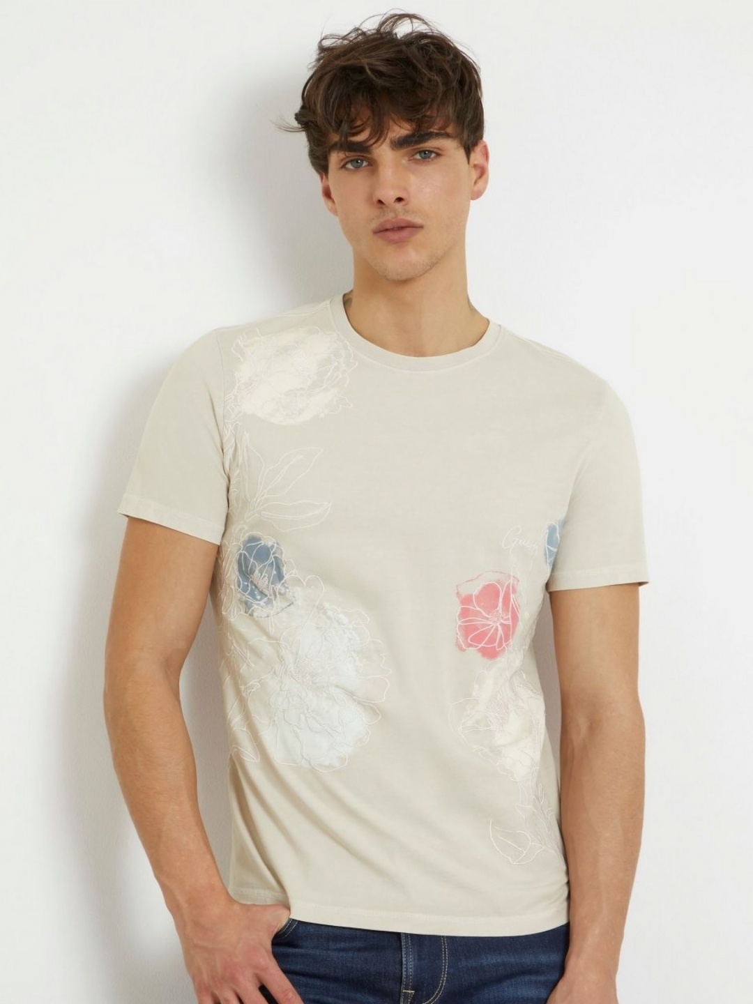 

GUESS Men Printed Pockets T-shirt, Cream