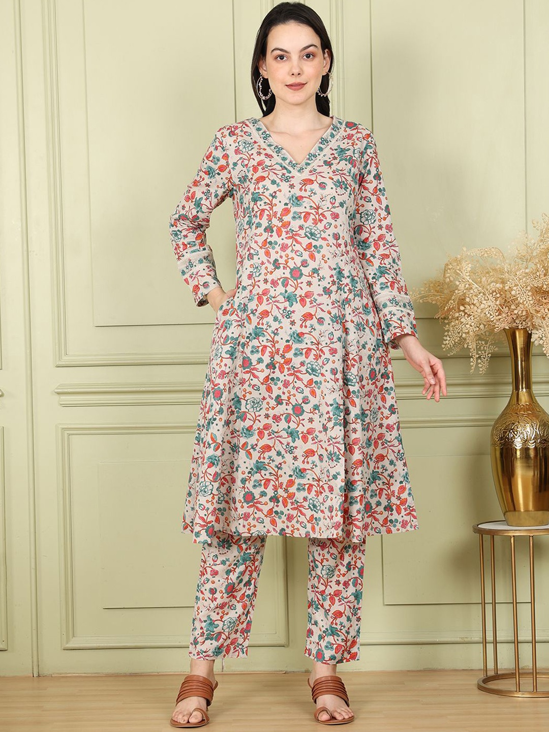 

W Women Floral Printed Regular Pure Cotton Kurta with Trousers, Green