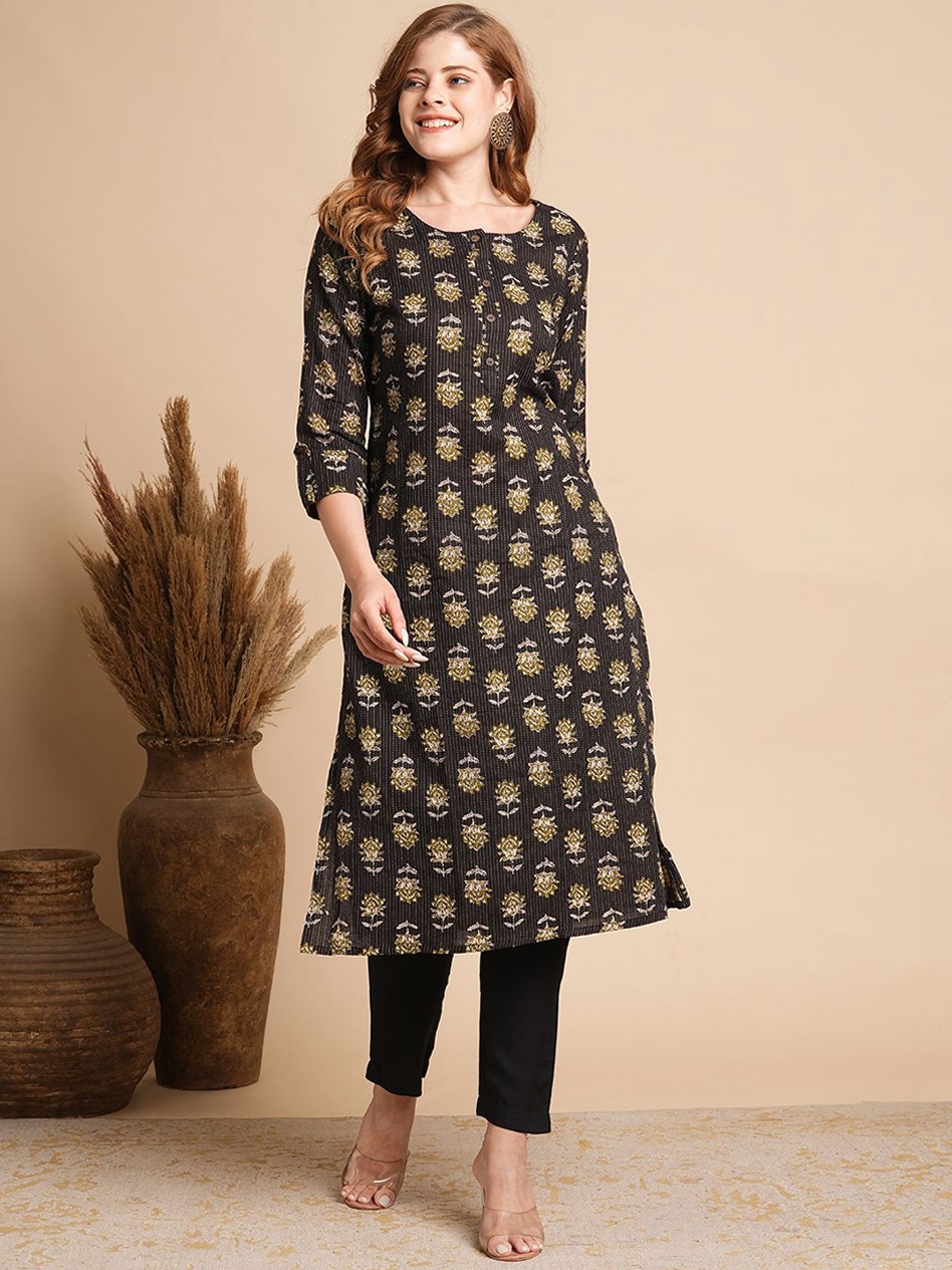 

FASHOR Women Ethnic Motifs Printed Keyhole Neck Sequinned Kurta, Black