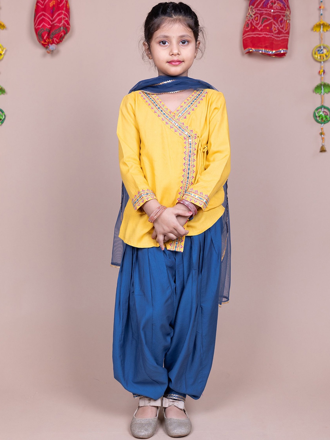 

HERE&NOW Girls Floral Embroidered Regular Kurta with Salwar & With Dupatta, Yellow