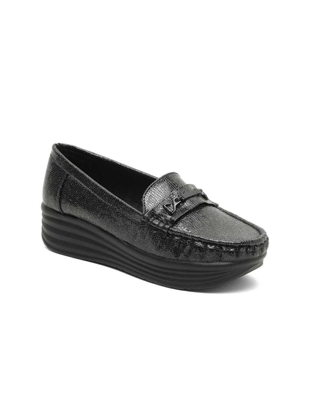 

VALIOSAA Women Textured Loafers, Black