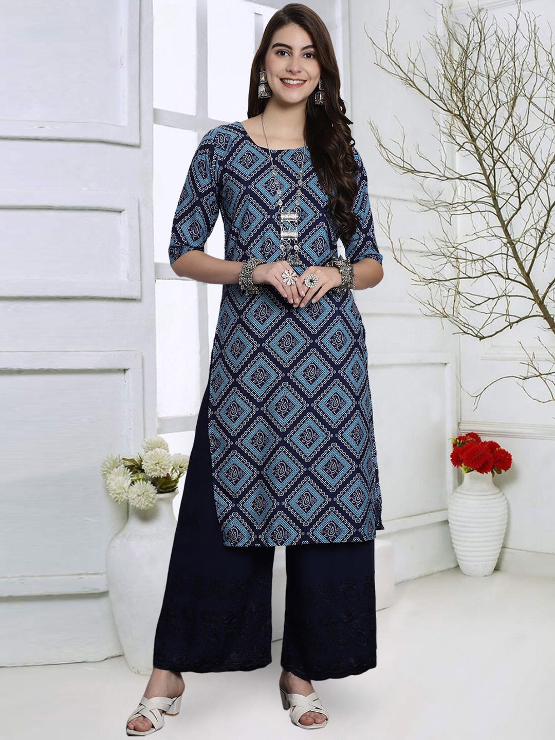 

7Threads Women Geometric Keyhole Neck Sequinned Floral Crepe Kurta, Multi