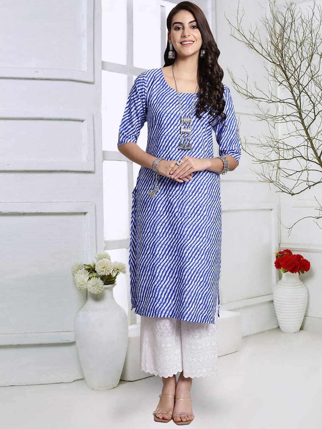 

7Threads Women Geometric Printed Keyhole Neck Floral Crepe Kurta, Multi