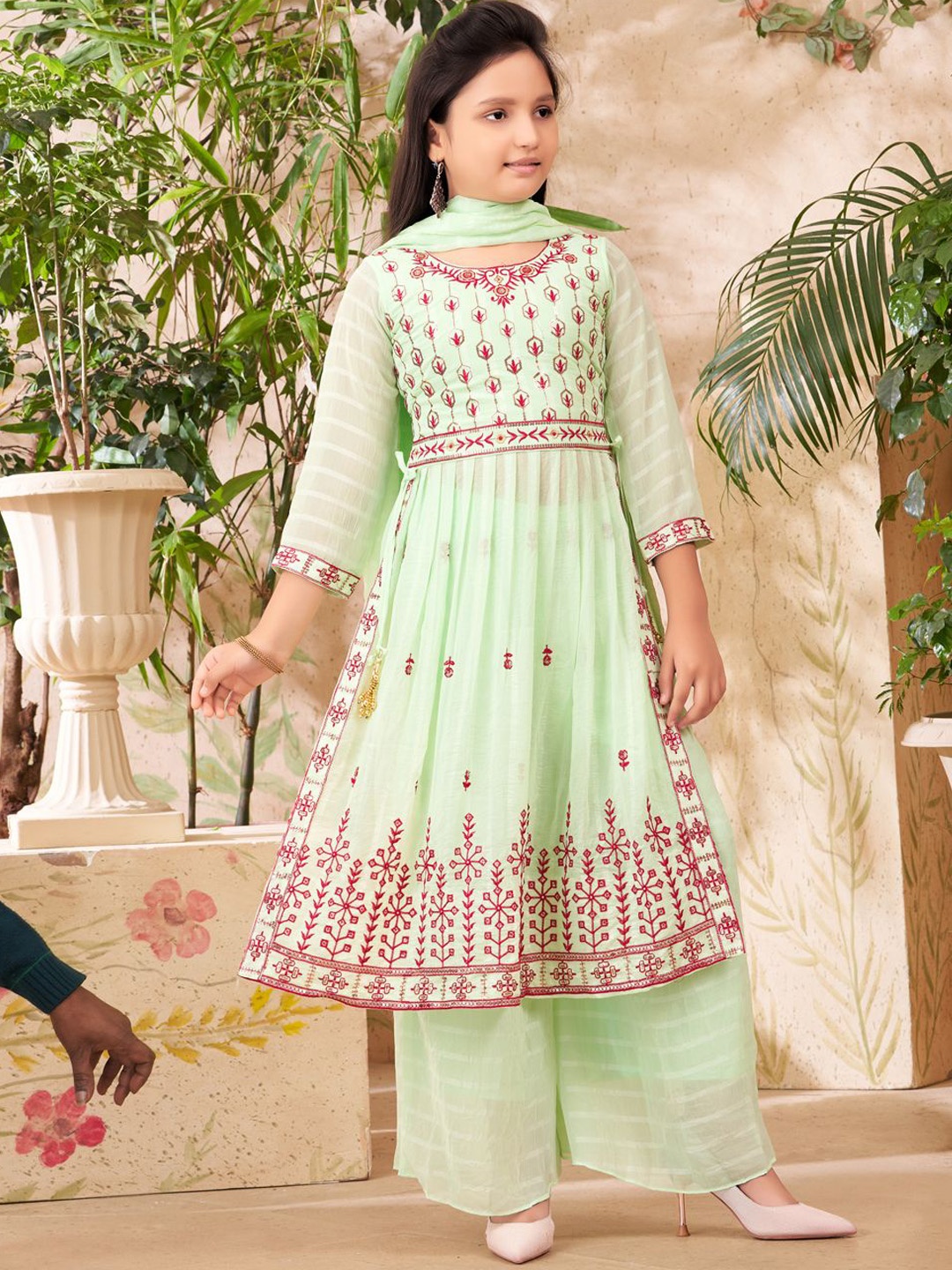 

Aarika Girls Floral Embroidered Regular Kurta with Sharara & With Dupatta, Sea green