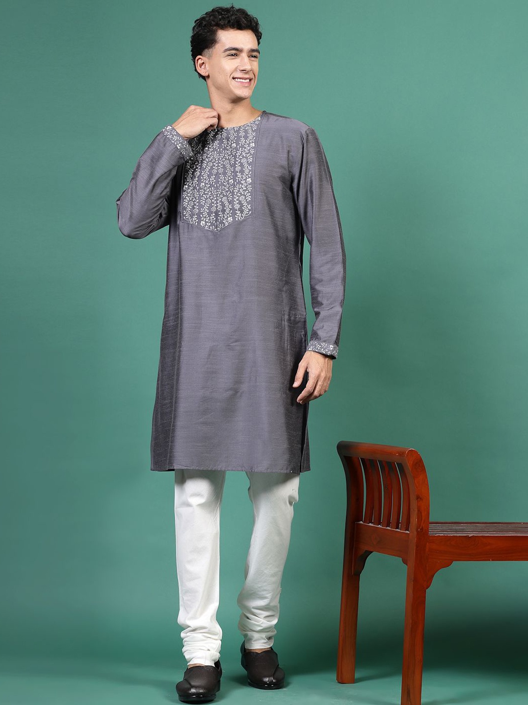 

Sangria Embroidered Straight Kurtas, Grey