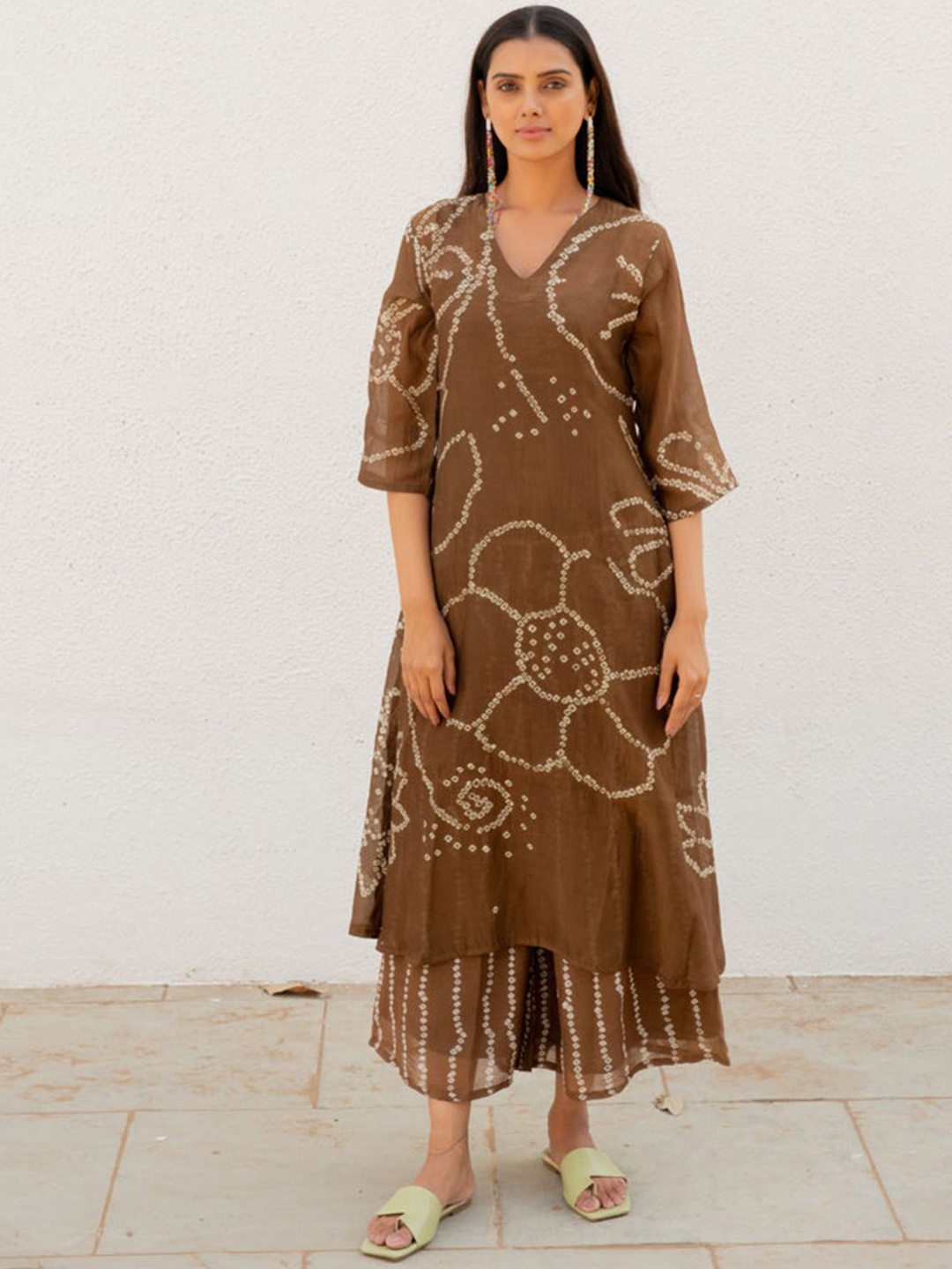 

GoSriKi Women Floral Printed Regular Kurta with Palazzos, Brown