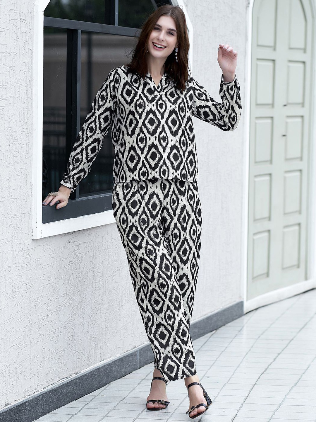 

Selvia Printed Top With Trousers Co-Ords, Black