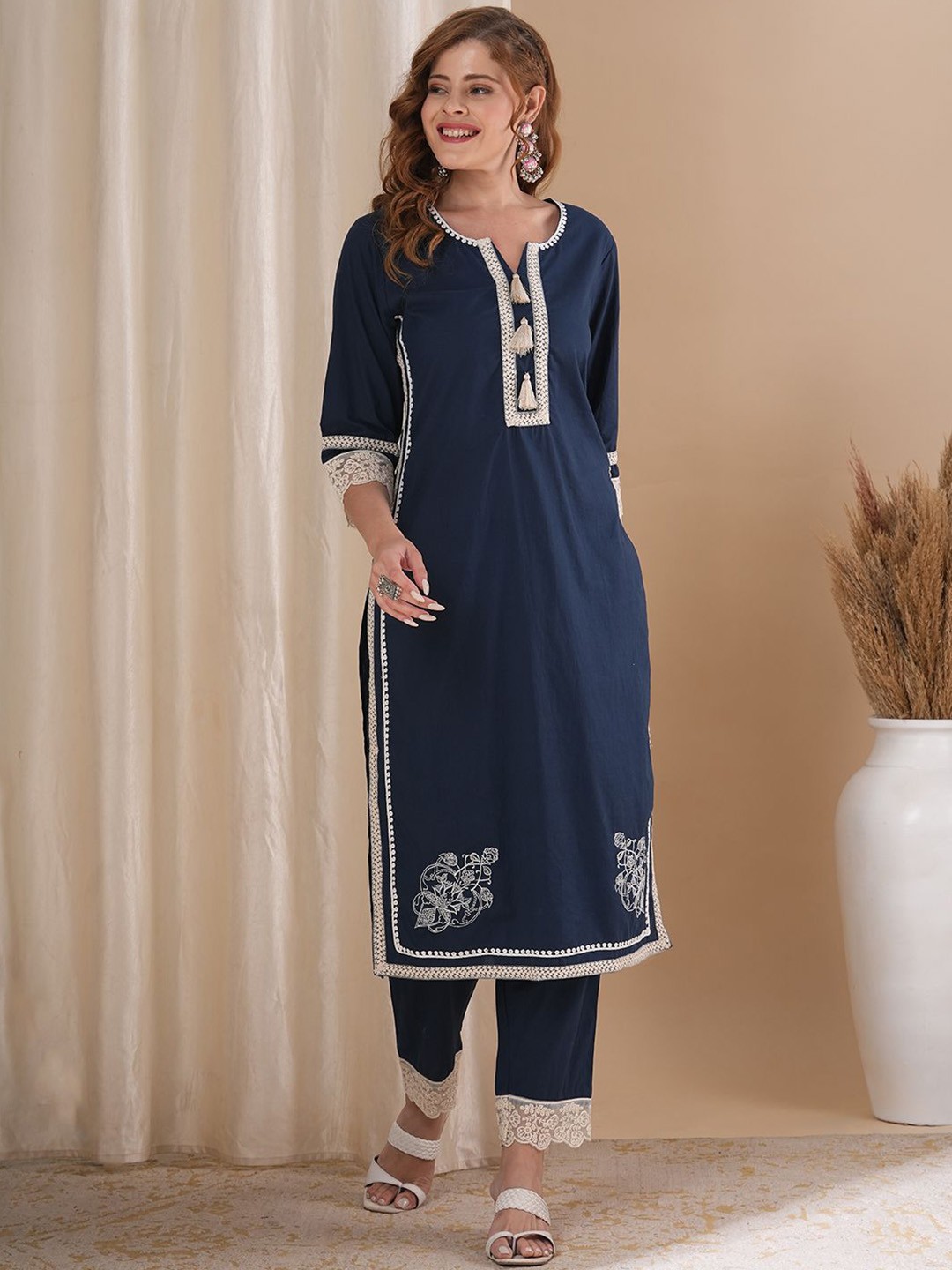 

FASHOR Floral Embroidered Regular Thread Work Pure Cotton Kurta with Trousers, Navy blue