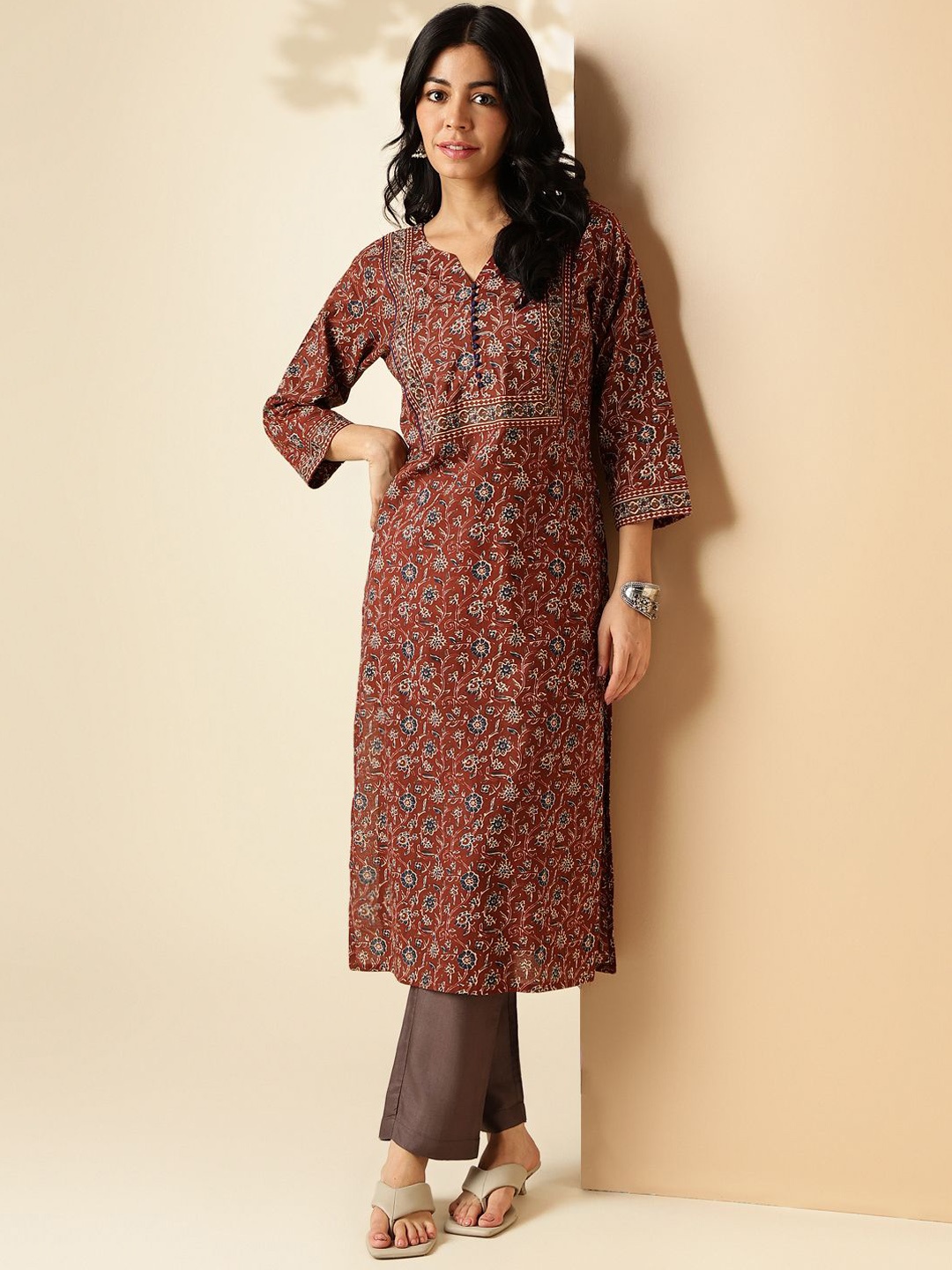 

Vbuyz Women Printed Flared Sleeves Floral Kurta, Brown
