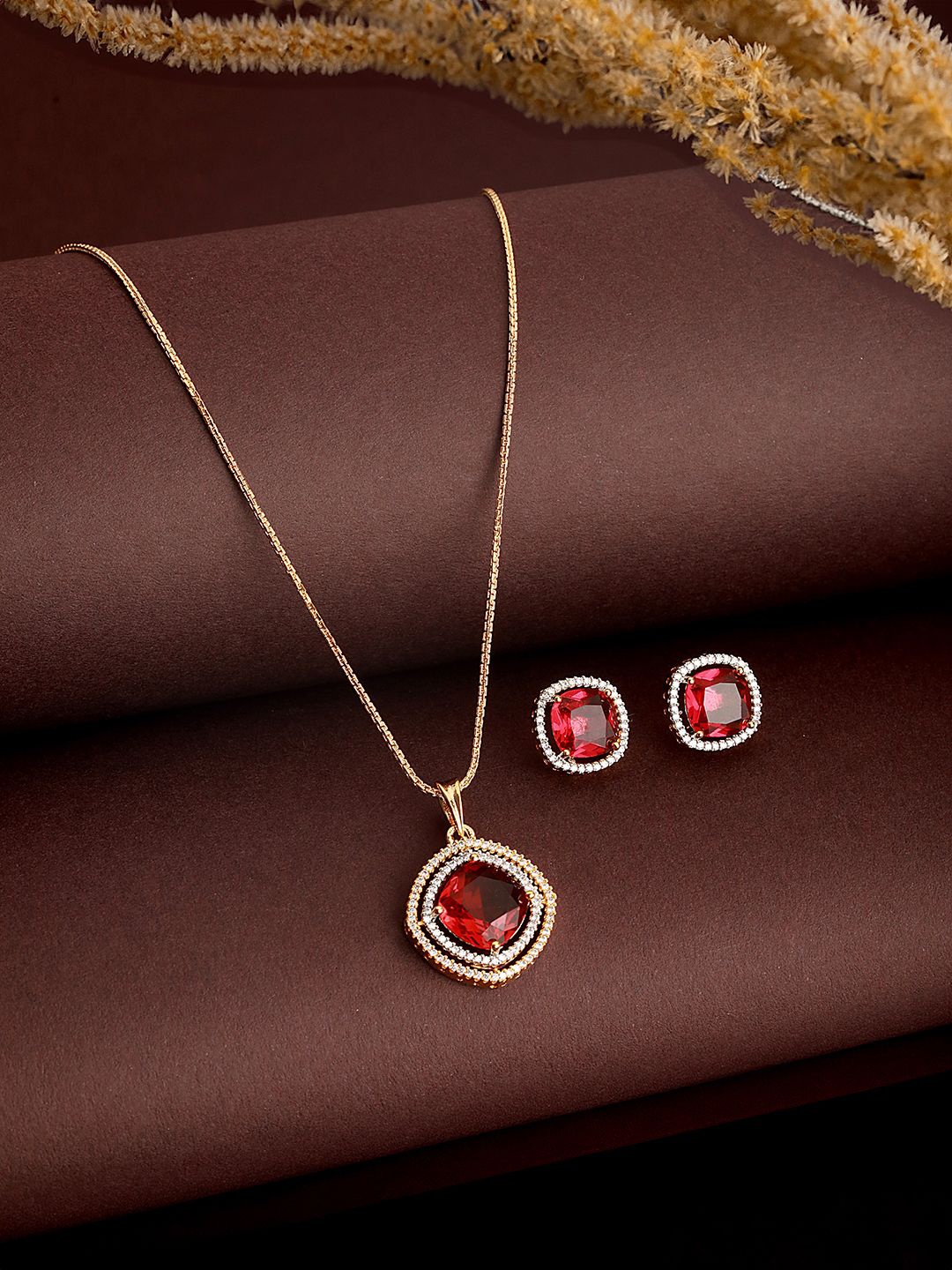 

Saraf RS Jewellery American Dimond Studded Jewellery Set, Gold
