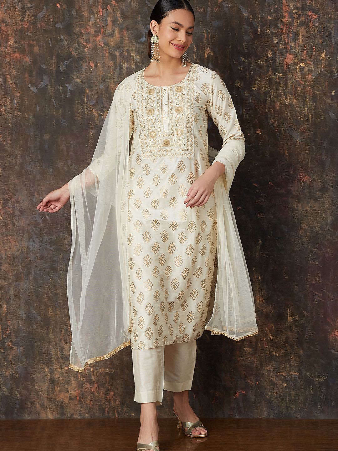 

Melange by Lifestyle Women Floral Embroidered Regular Thread Work Kurta with Trousers & With Dupatta, Off white