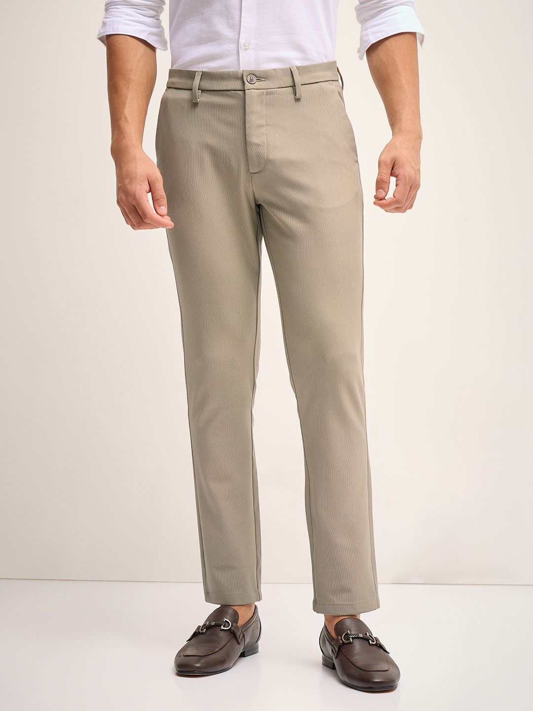 

THE BEAR HOUSE Men Slim Fit Mid-Rise Flat-Front Trousers, Beige