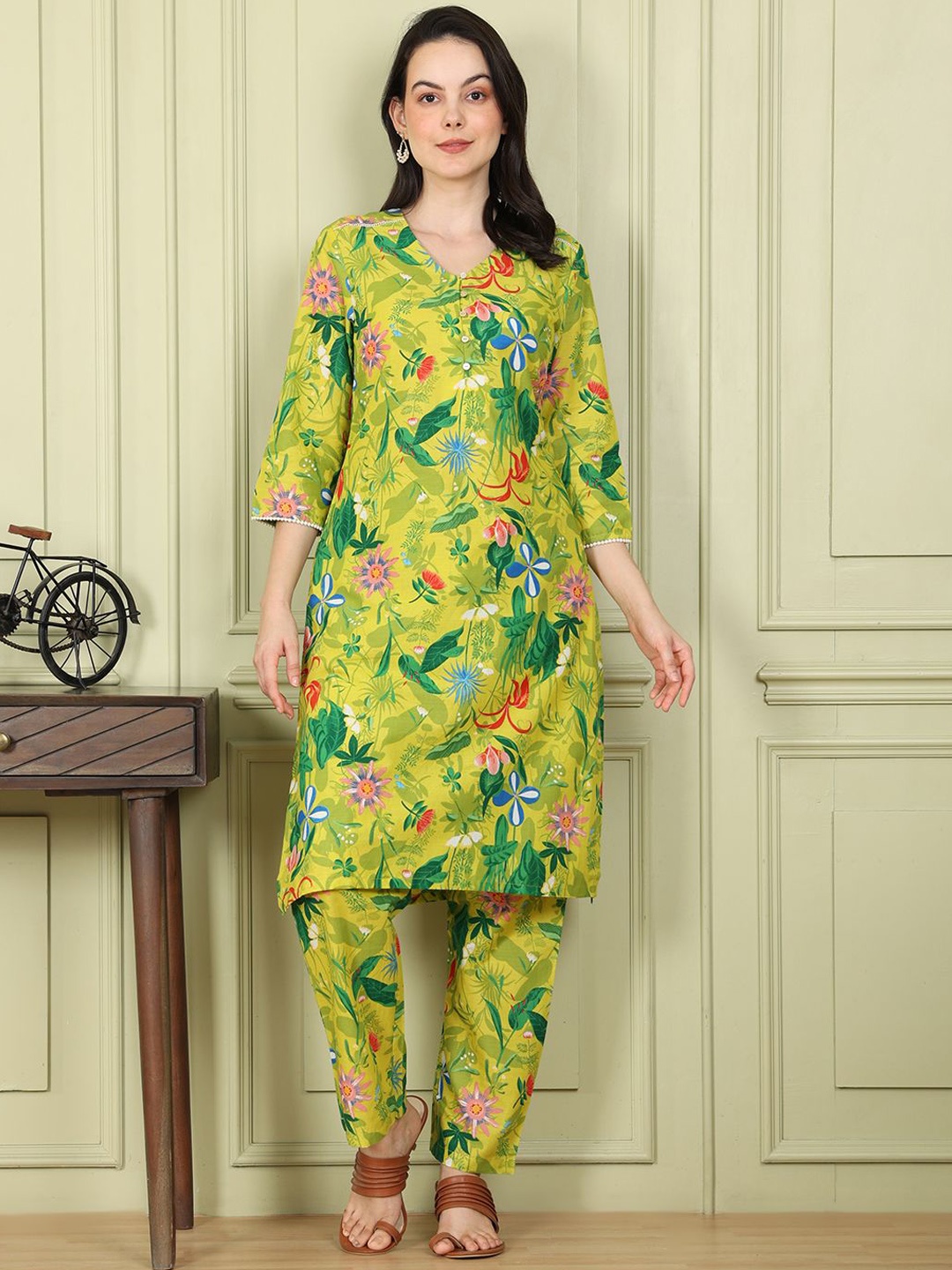 

W Women Floral Printed Regular Pure Cotton Kurta with Trousers, Green