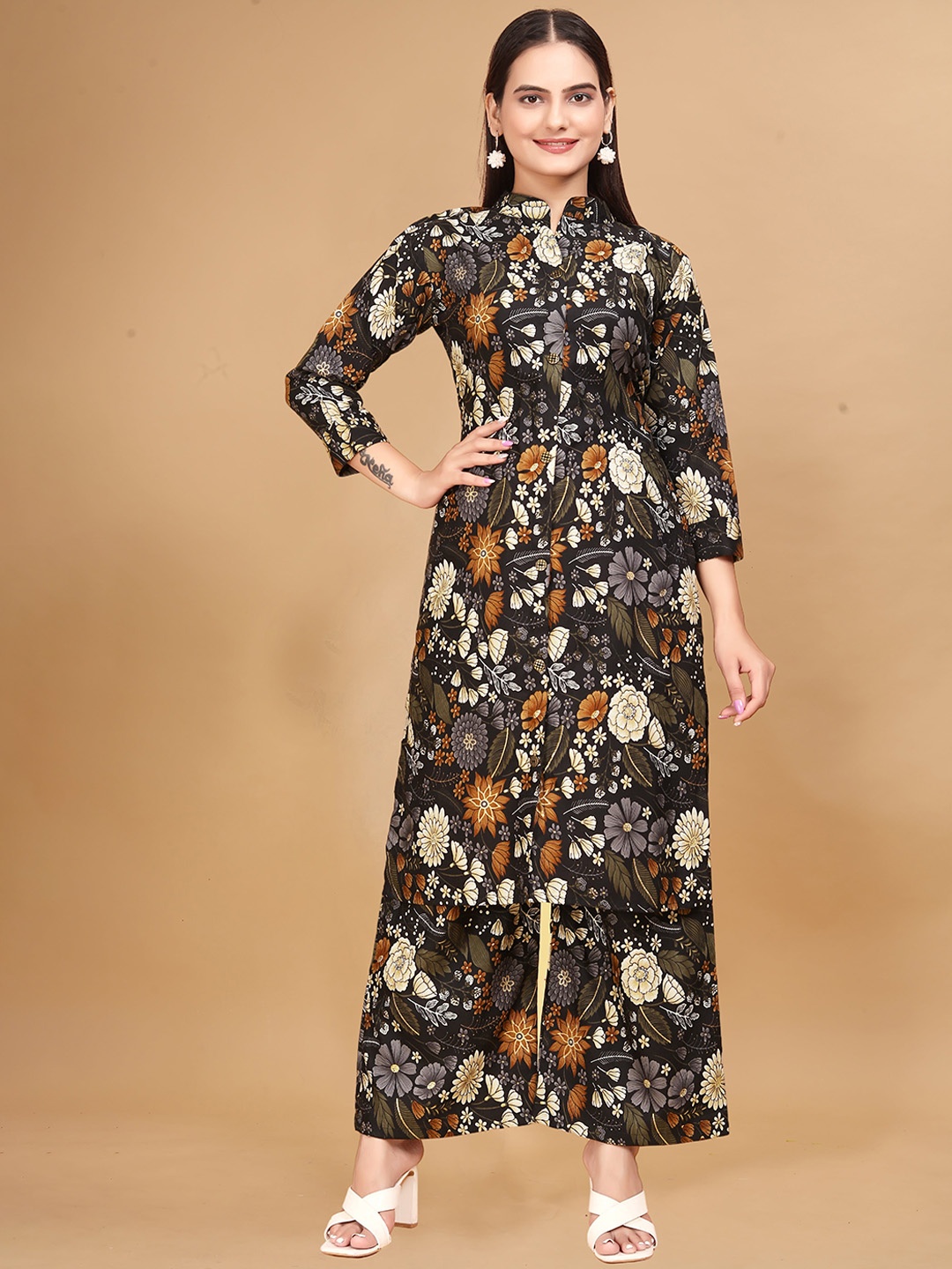 

VEECHIS Women Floral Printed Regular Kurta with Palazzos, Black