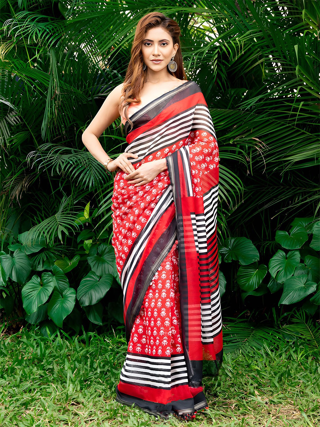 

Anouk Floral Linen Blend Saree, Red