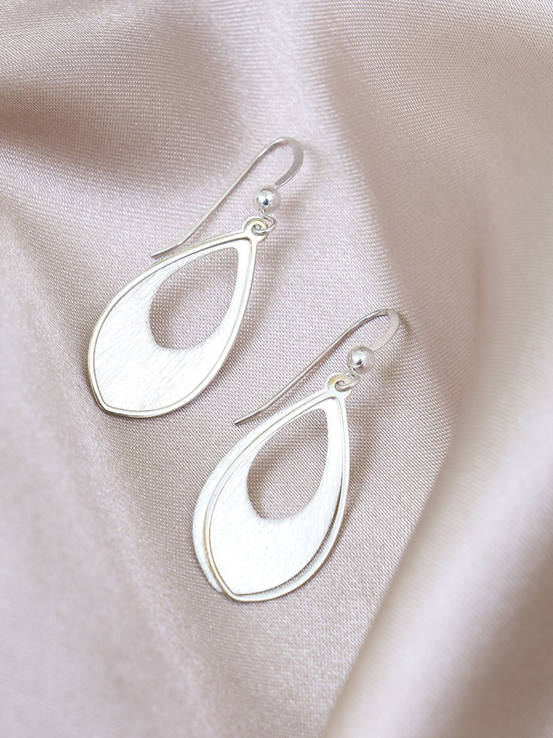 

House of Pataudi 925 Sterling Silver Leaf Shape Drop Earrings