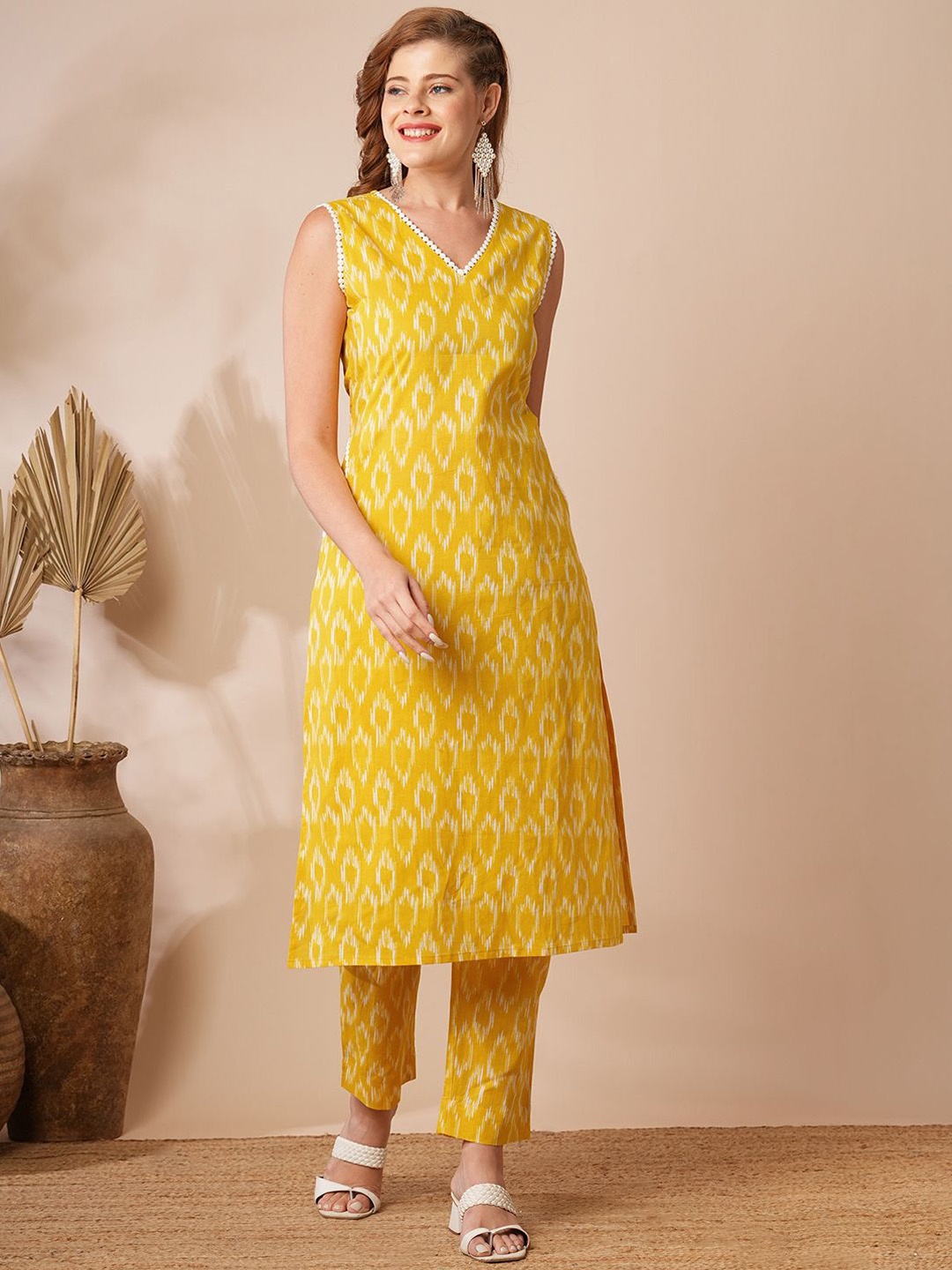 

FASHOR Ethnic Motif Printed Cotton Straight Kurta With Trouser, Yellow