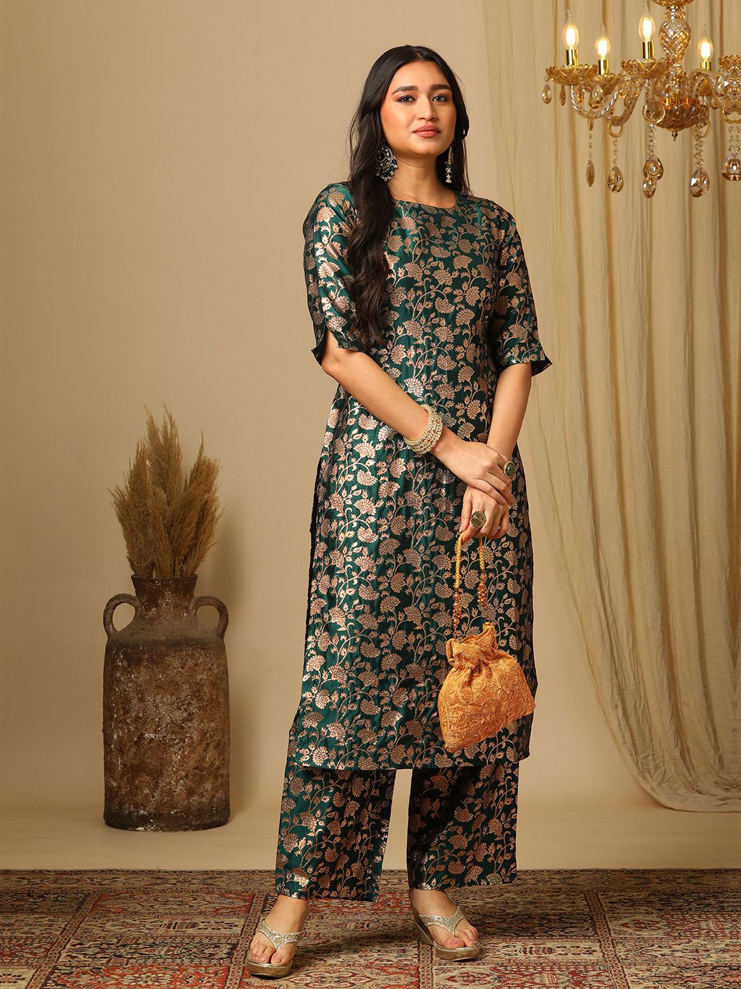 

Globus Women Floral Regular Kurta with Trousers, Green