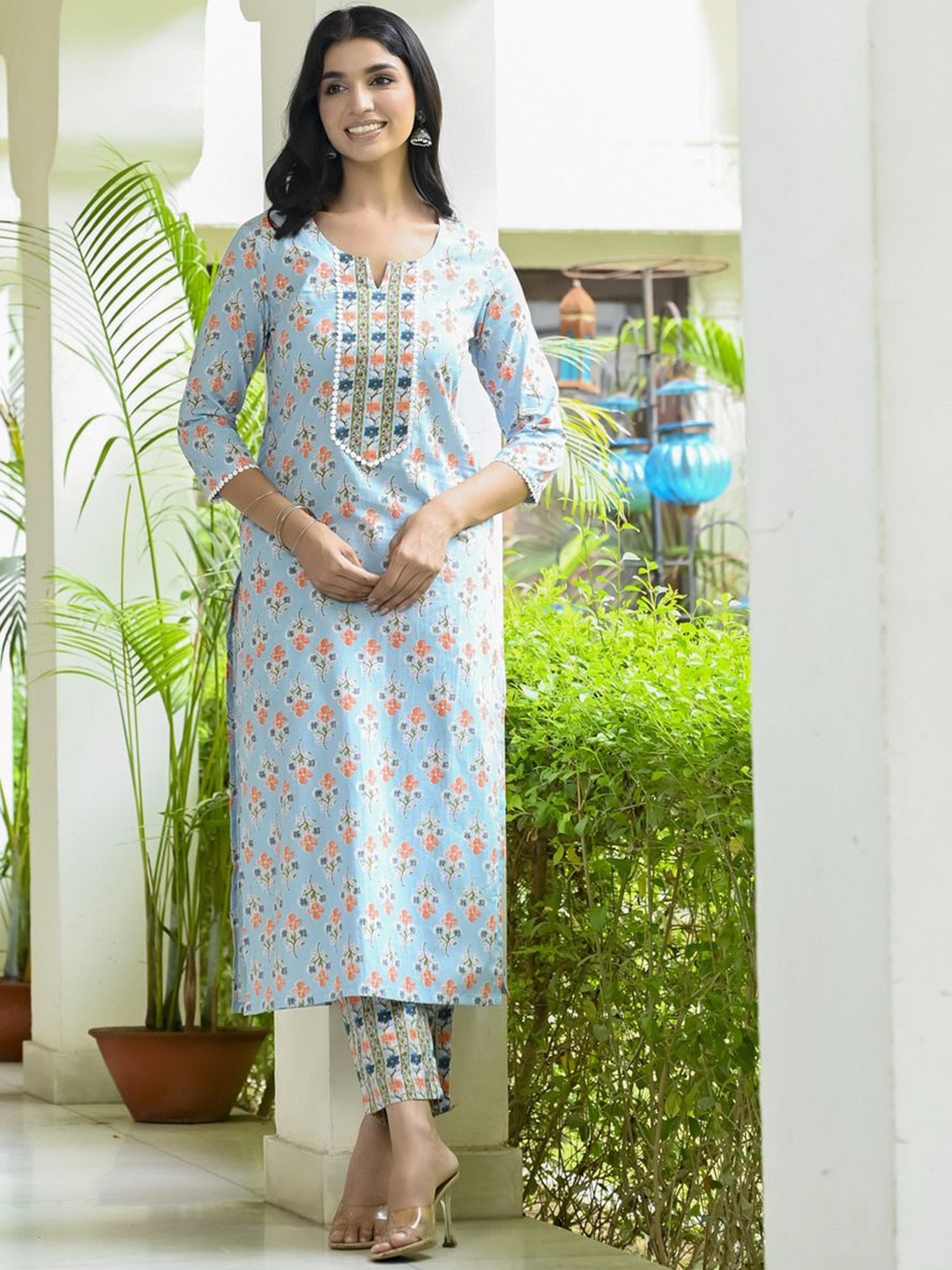 

GoSriKi Women Floral Printed Regular Kurta with Trousers, Blue