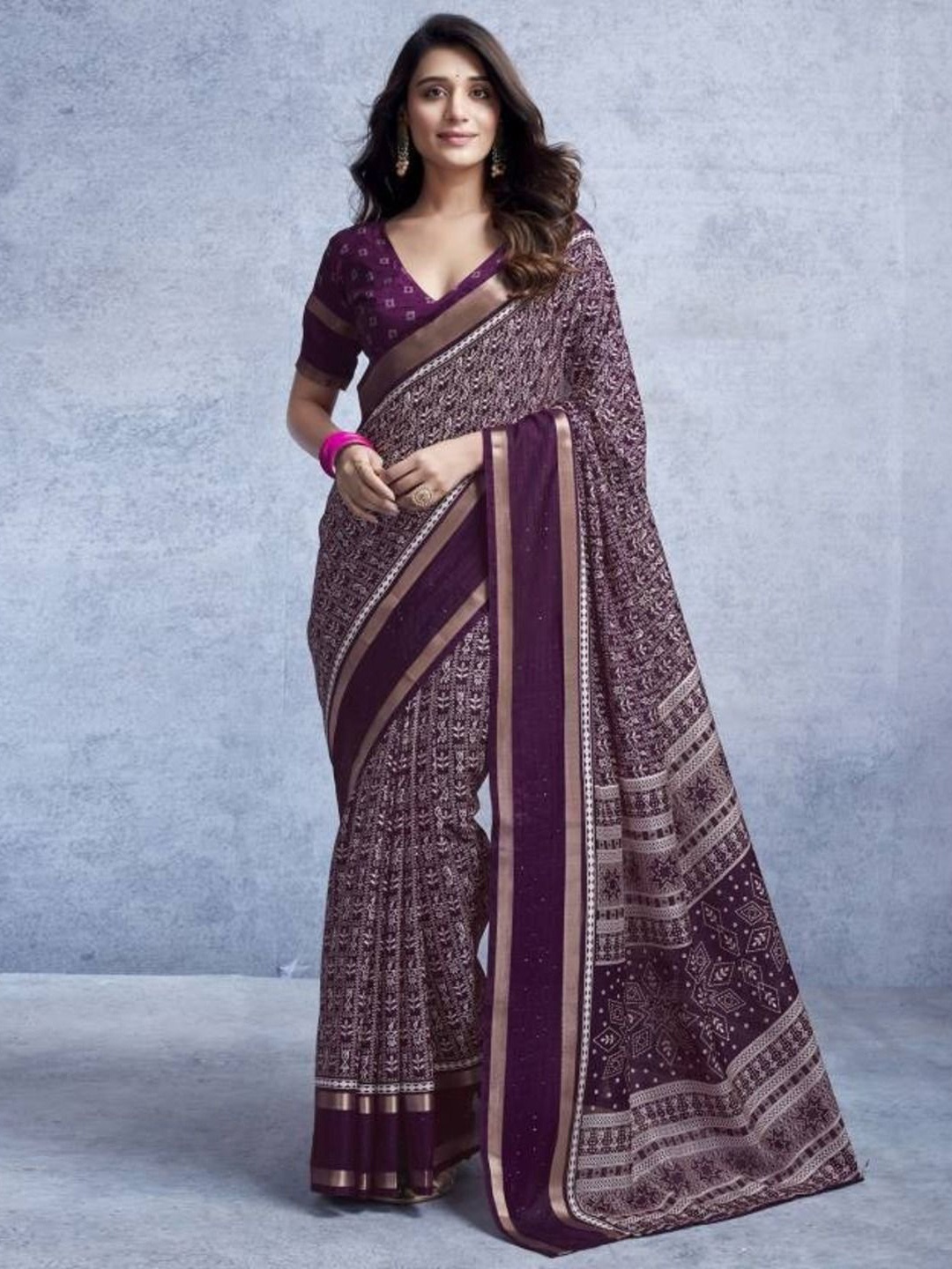 

Sitanjali Floral Sequinned Art Silk Chanderi Saree, Burgundy