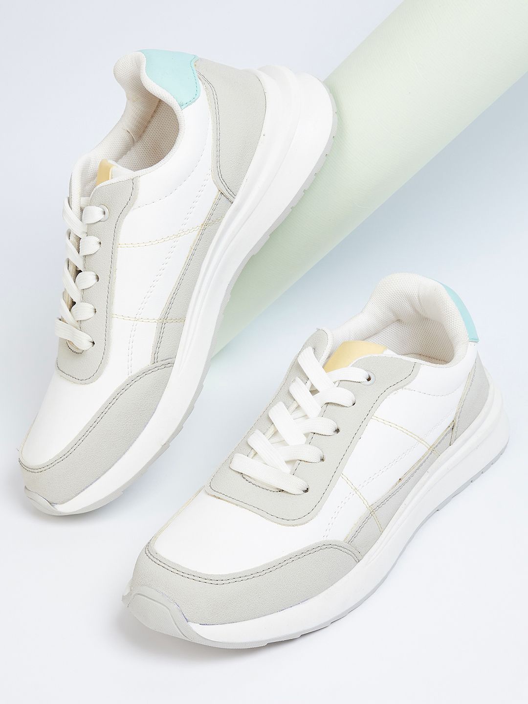 

max Women Colourblocked Lace Up Sneakers, Off white