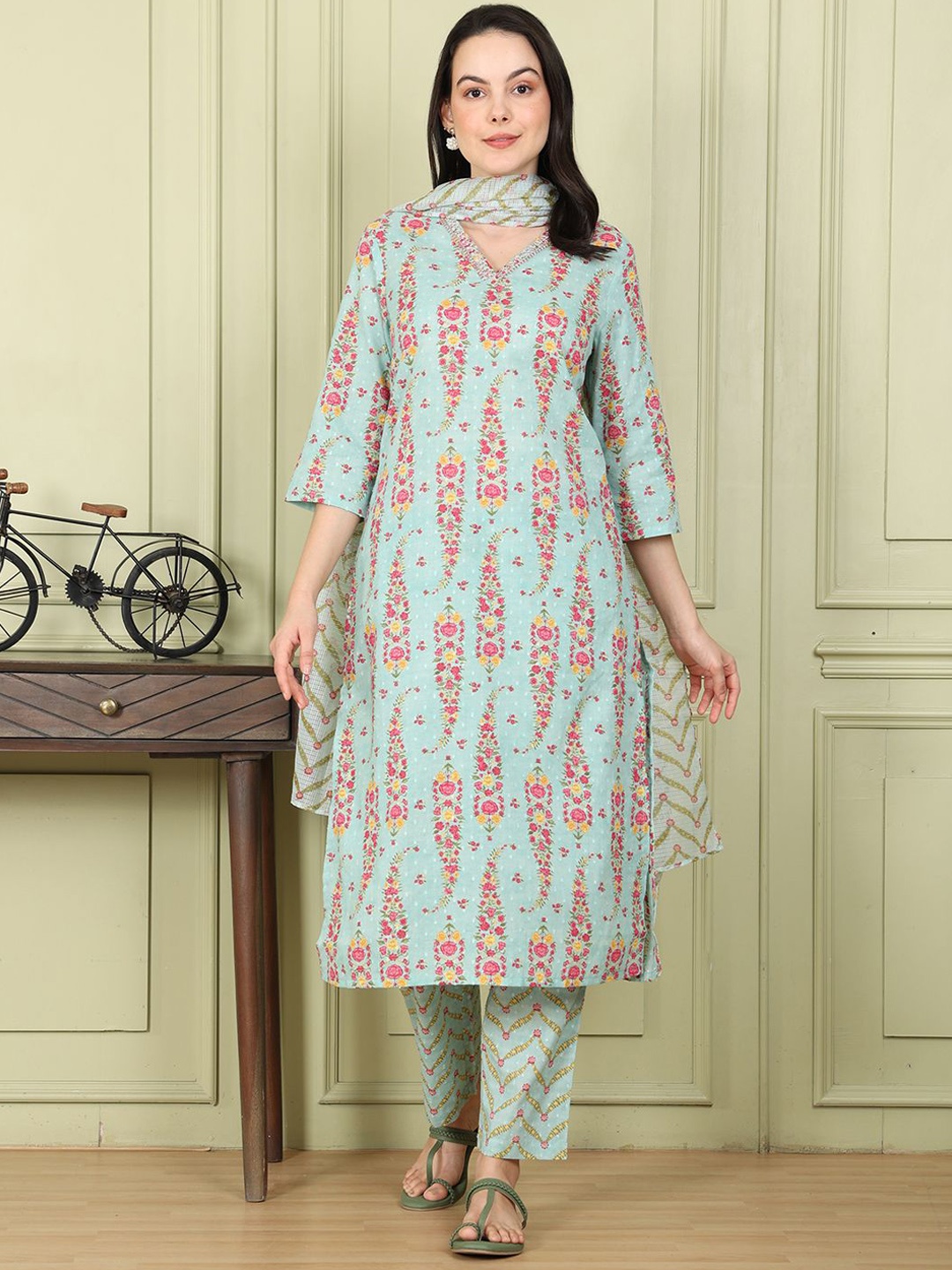 

W Women Floral Printed Regular Thread Work Pure Cotton Kurta with Trousers & With Dupatta, Green