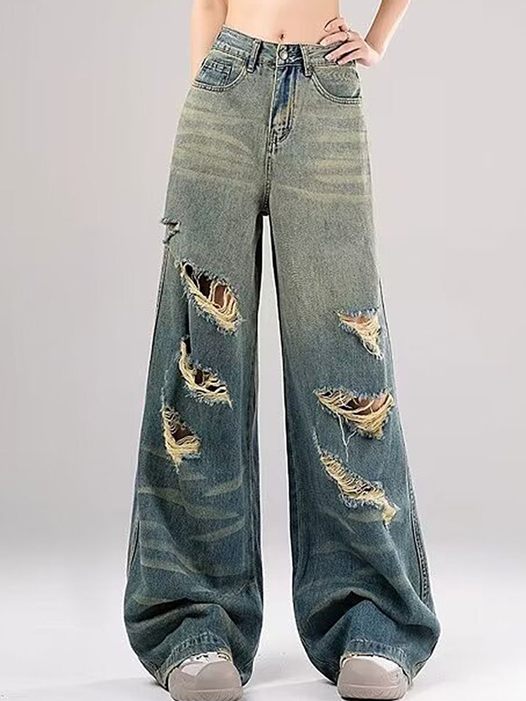 

LULU & SKY Women Wide Leg Mid-Rise Highly Distressed Jeans, Blue