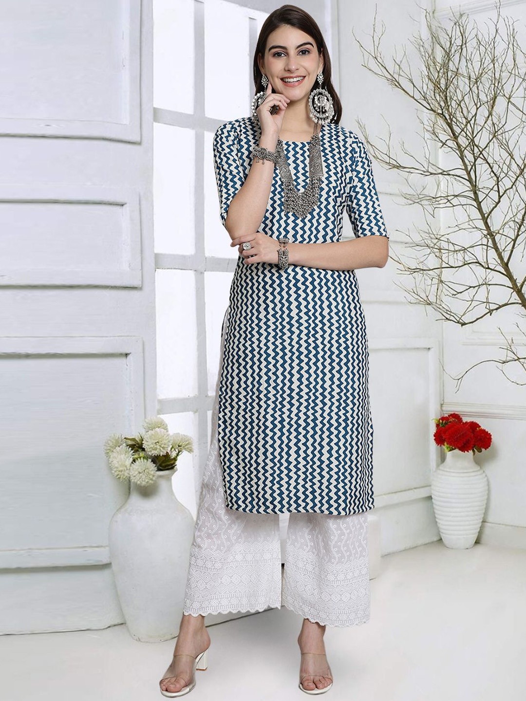 

7Threads Women Geometric Yoke Design Mirror Work Floral Crepe Kurta, Multi