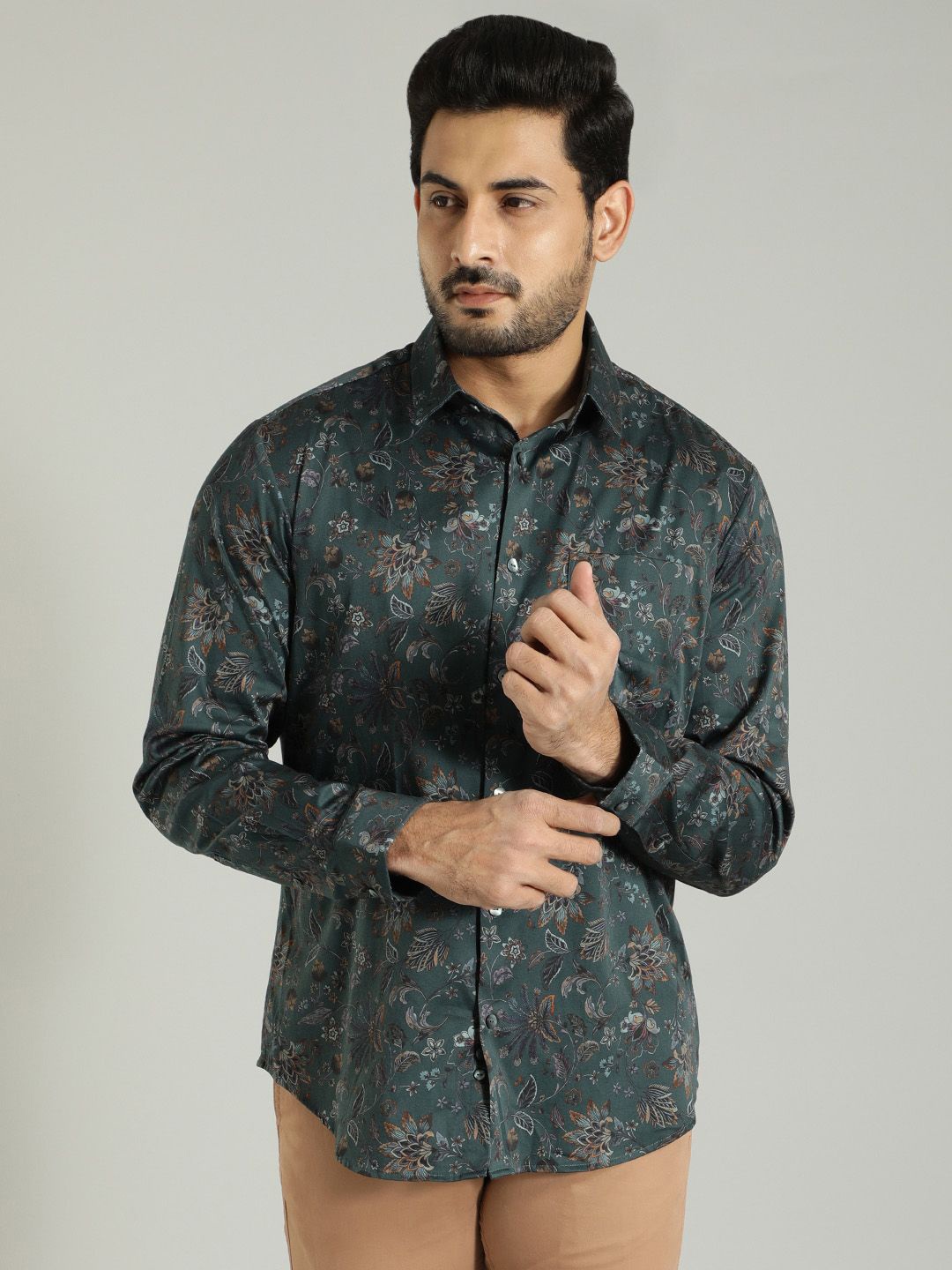 

Indian Terrain Men India Slim Spread Collar Solid Cotton Slim Fit Casual Shirt, Green