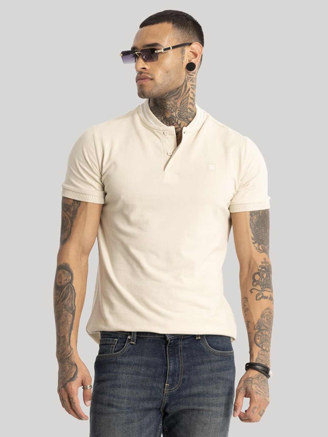 

Snitch Men V-Neck Slim Fit T-shirt, Cream