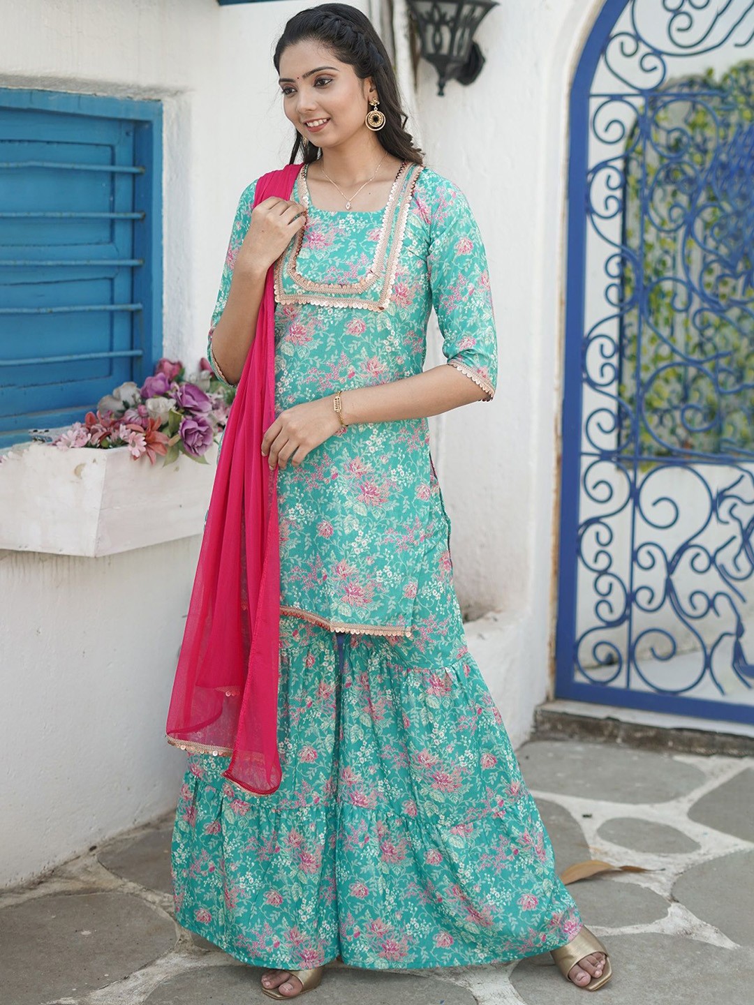 

GO BOUJEE Women Floral Printed Regular Linen Kurta with Palazzos & With Dupatta, Green