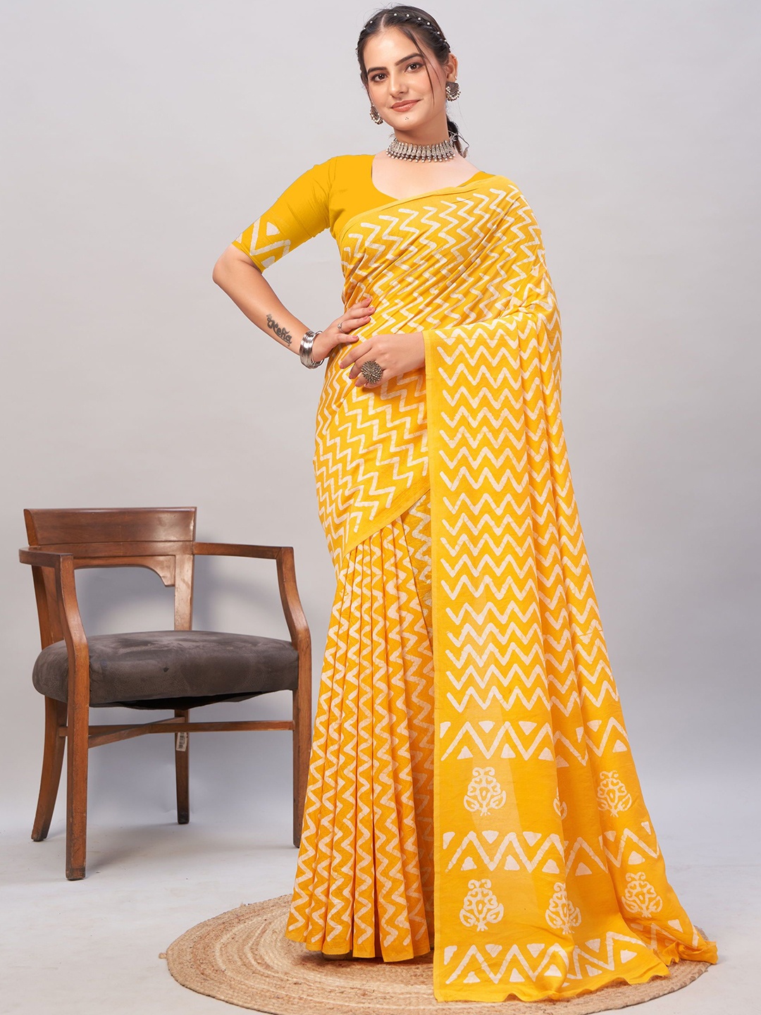 

V3 FASHION STUDIO Pure Cotton Jamdani Saree, Yellow