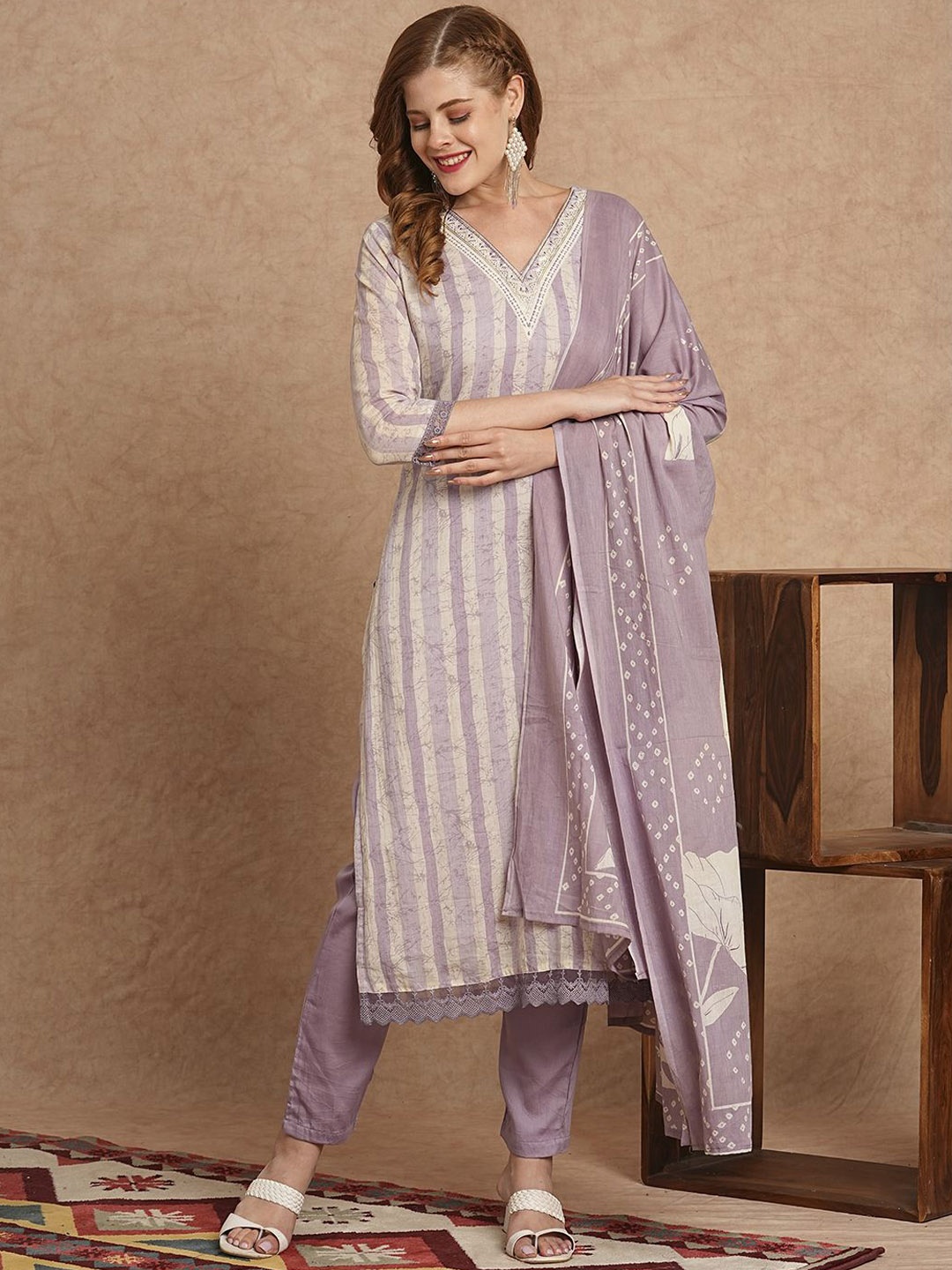 

FASHOR Women Printed Regular Thread Work Pure Cotton Kurta with Trousers & With Dupatta, Lavender