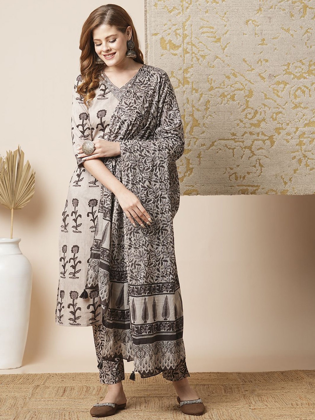 

FASHOR Women Floral Printed Regular Pure Cotton Kurta with Trousers & With Dupatta, Taupe