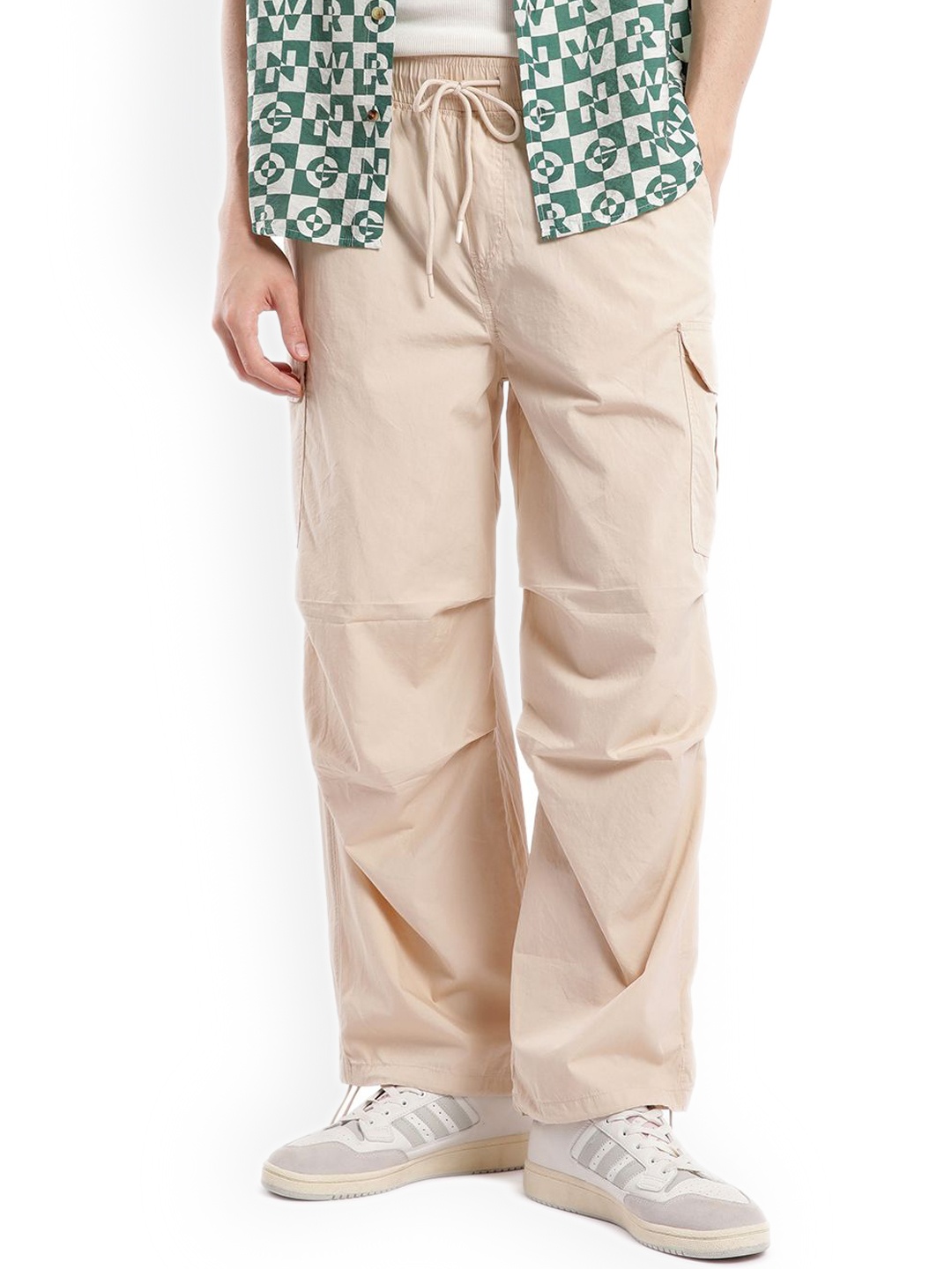 

WROGN Men Mid-Rise Relaxed-Fit Track Pant, Beige